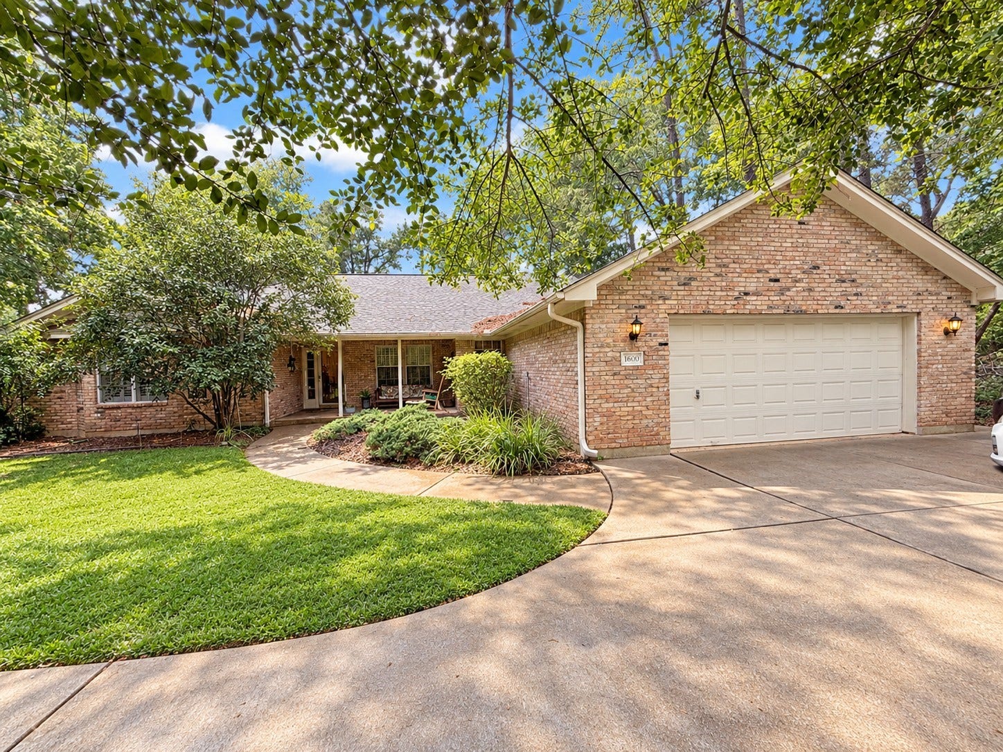 1600 Carriage Run W, Conroe, TX 77384 One-Story Living in a Serene, Wooded Setting! Enjoy the comfort and convenience of single-story living in this charming brick ranch home, nestled on a sprawling, nearly 20,000-square-foot wooded lot. Surrounded by mature trees and natural beauty, the peaceful backyard offers a wonderful opportunity to relax, unwind, and watch deer wander through your own private slice of nature!