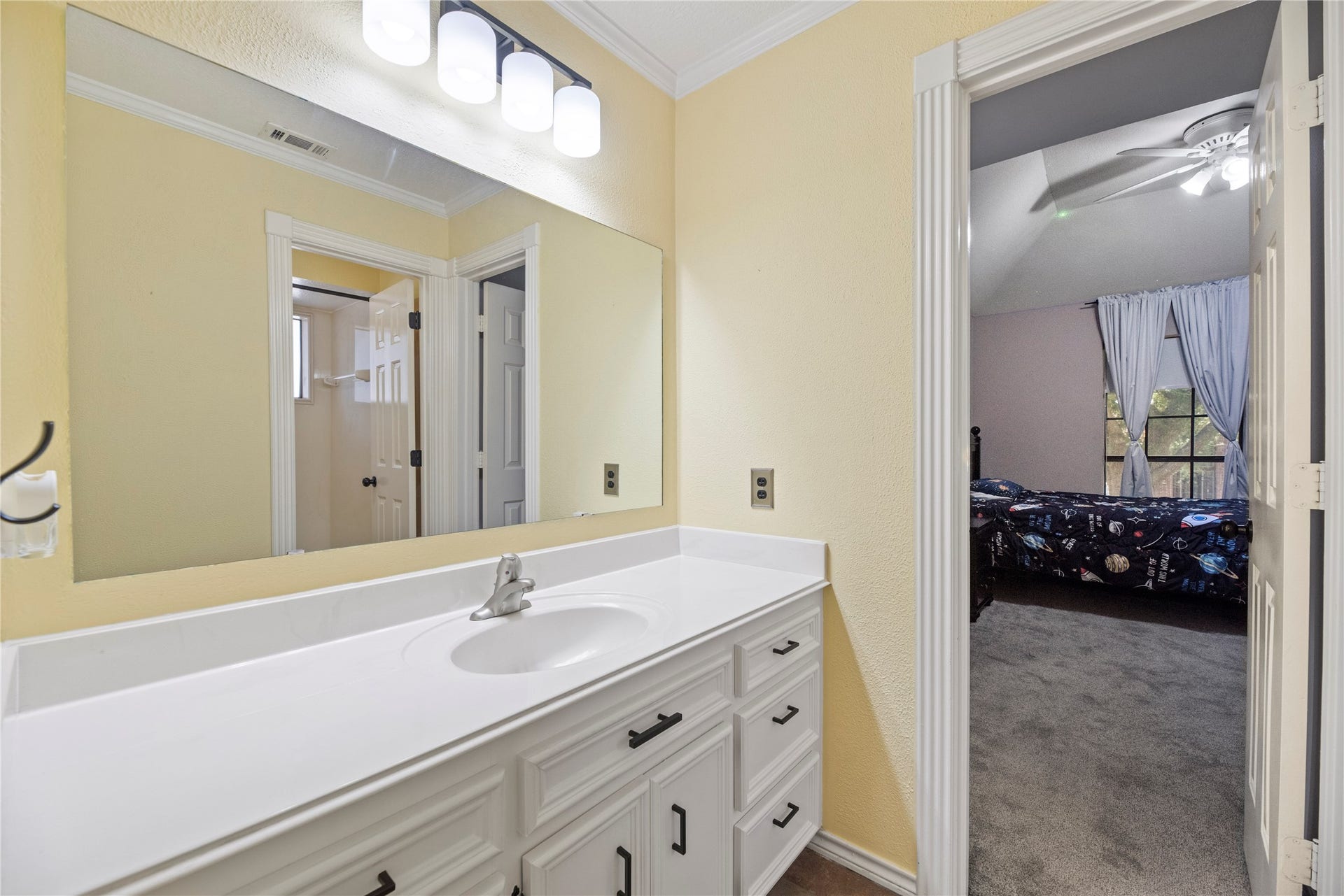 5823 Ashmere Lane, Spring, TX 77379 This bright guest bathroom connects 2 bedrooms and makes busy daily routines a little easier with an extended vanity, plenty of counter space, a full mirror and stylish lighting. Ample vanity storage keeps daily essentials organized, while the separate water closet with tub/shower and toilet adds everyday convenience.