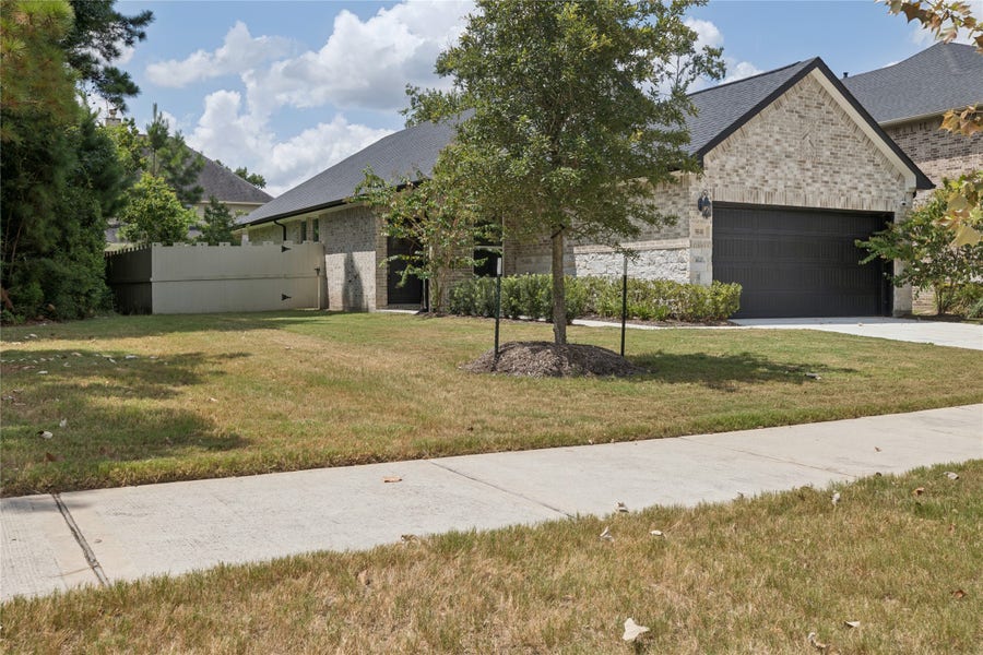 Property photo for 9848 Sweet Flag Ct, Conroe, TX