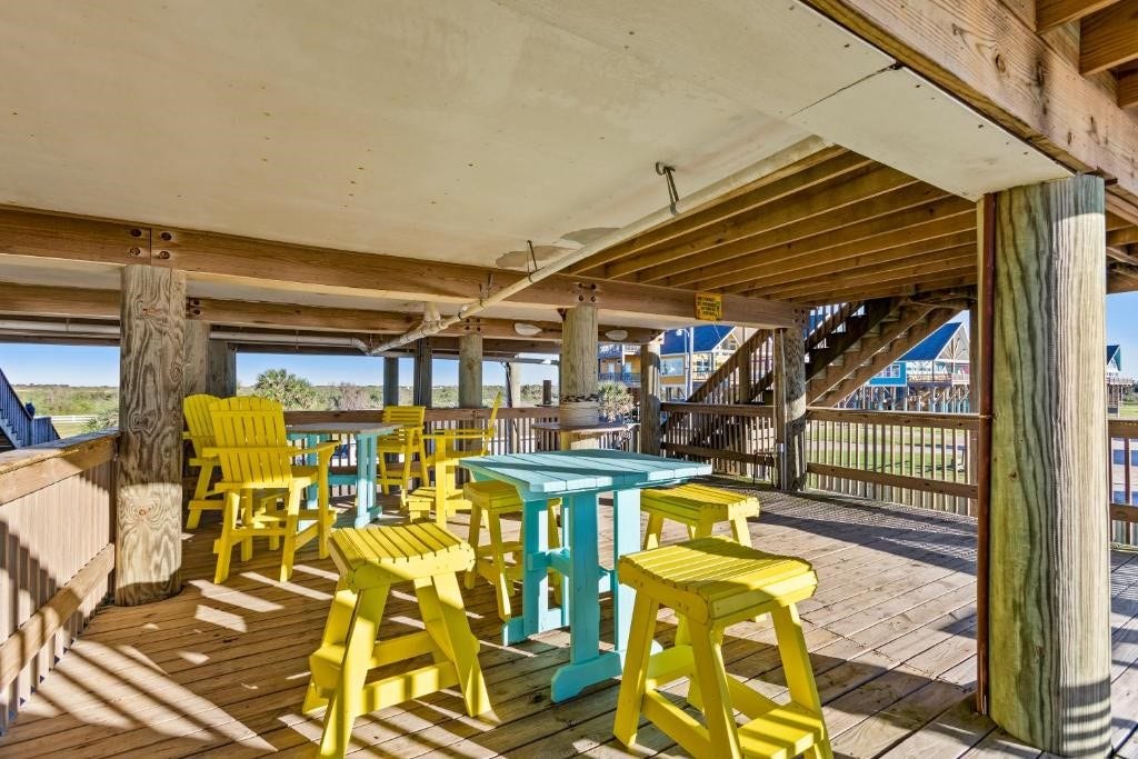 1108 Highway 87, Gilchrist, TX 77617 1108 Highway 87, Gilchrist, TX 77617