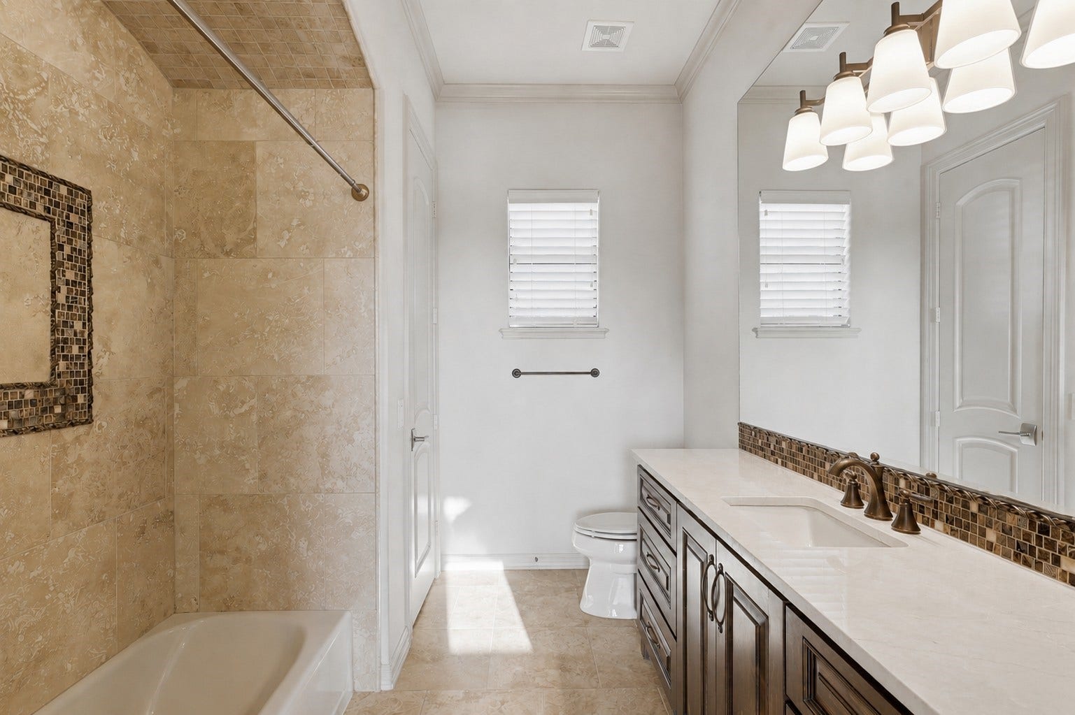 Bedroom 5 en-suite bath.