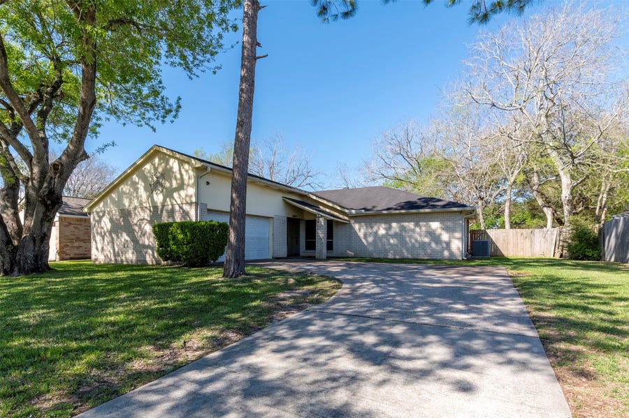 Property photo for 2810 Heritage Colony Drive, Webster, TX