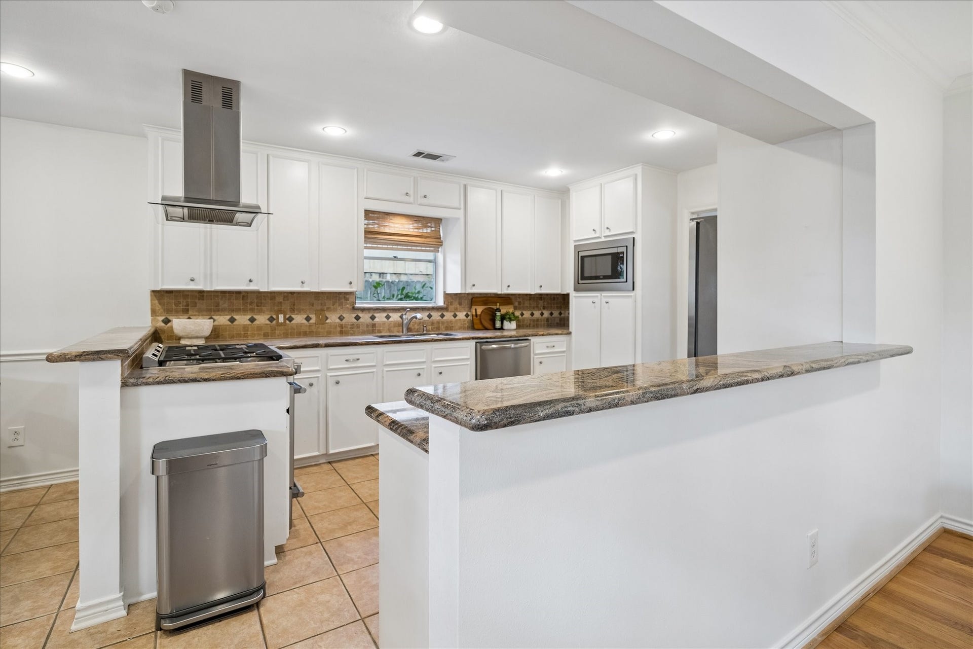 7623 Meadowvale Drive, Houston, TX 77063 7623 Meadowvale Drive, Houston, TX 77063