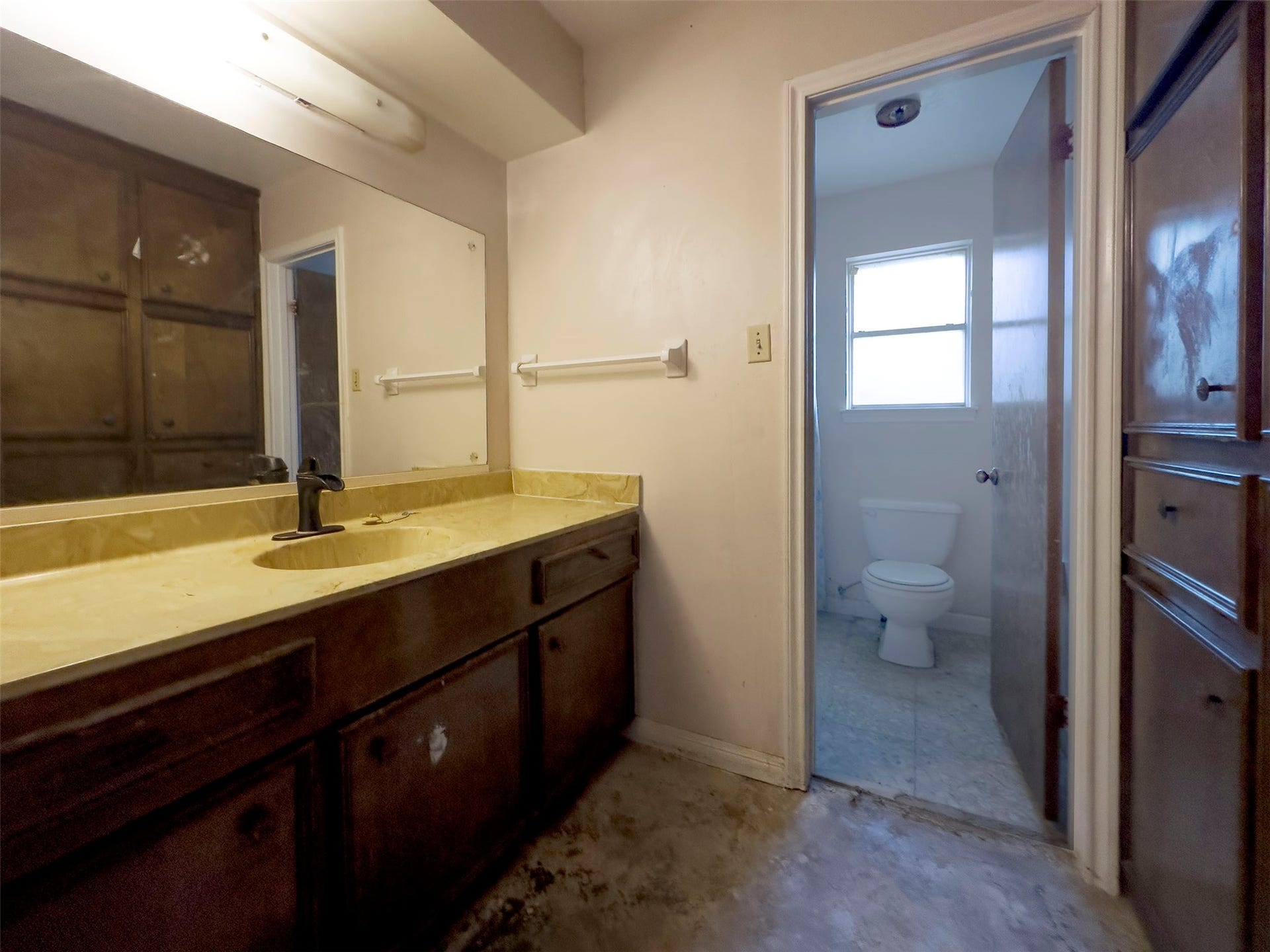 Hall bathroom.