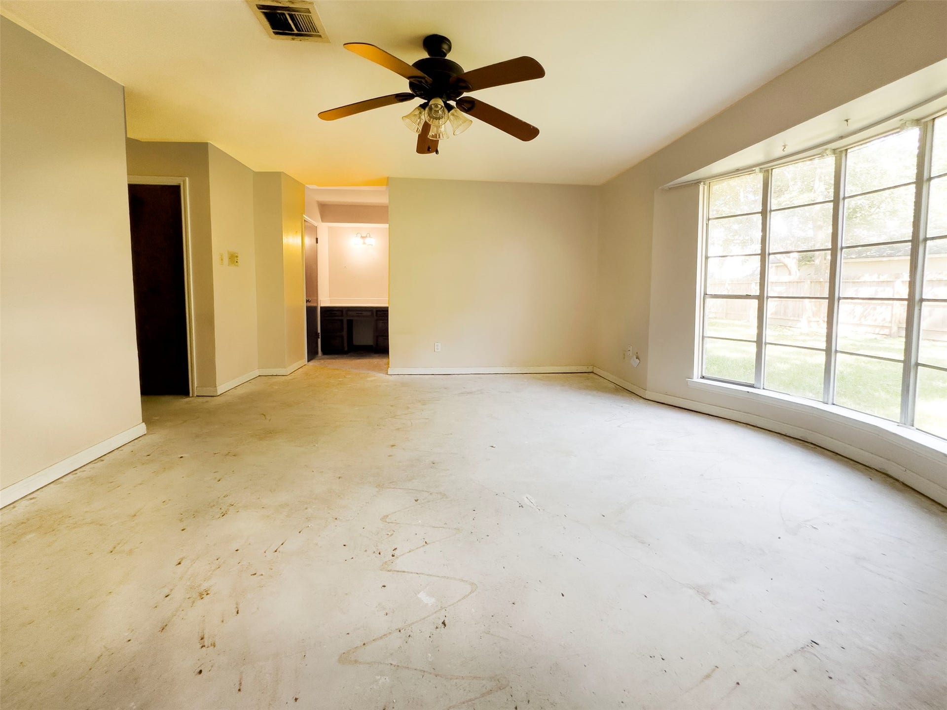 Primary suite with bay window