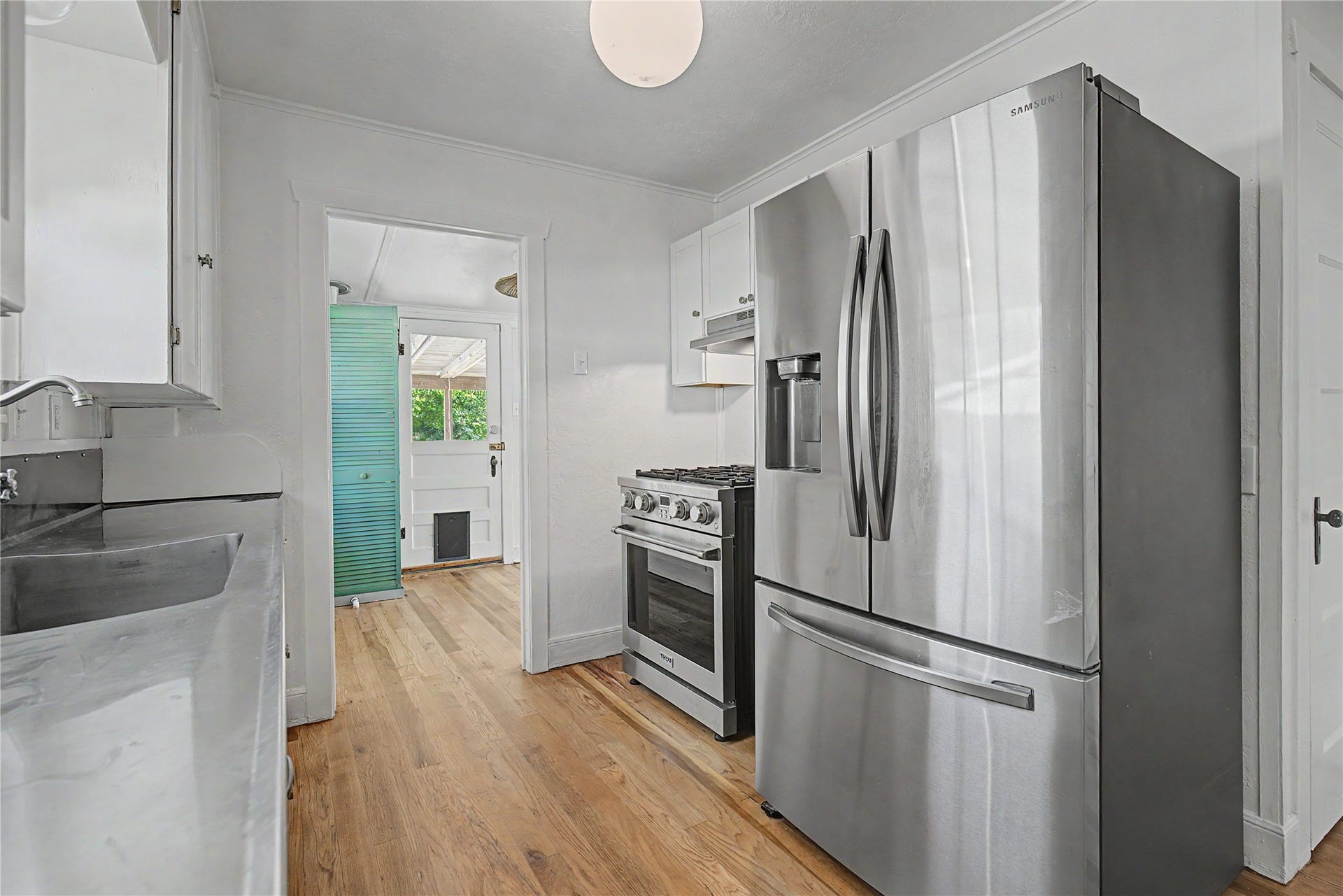 304 Foster Street, Tomball, TX 77375 304 Foster Street, Tomball, TX 77375