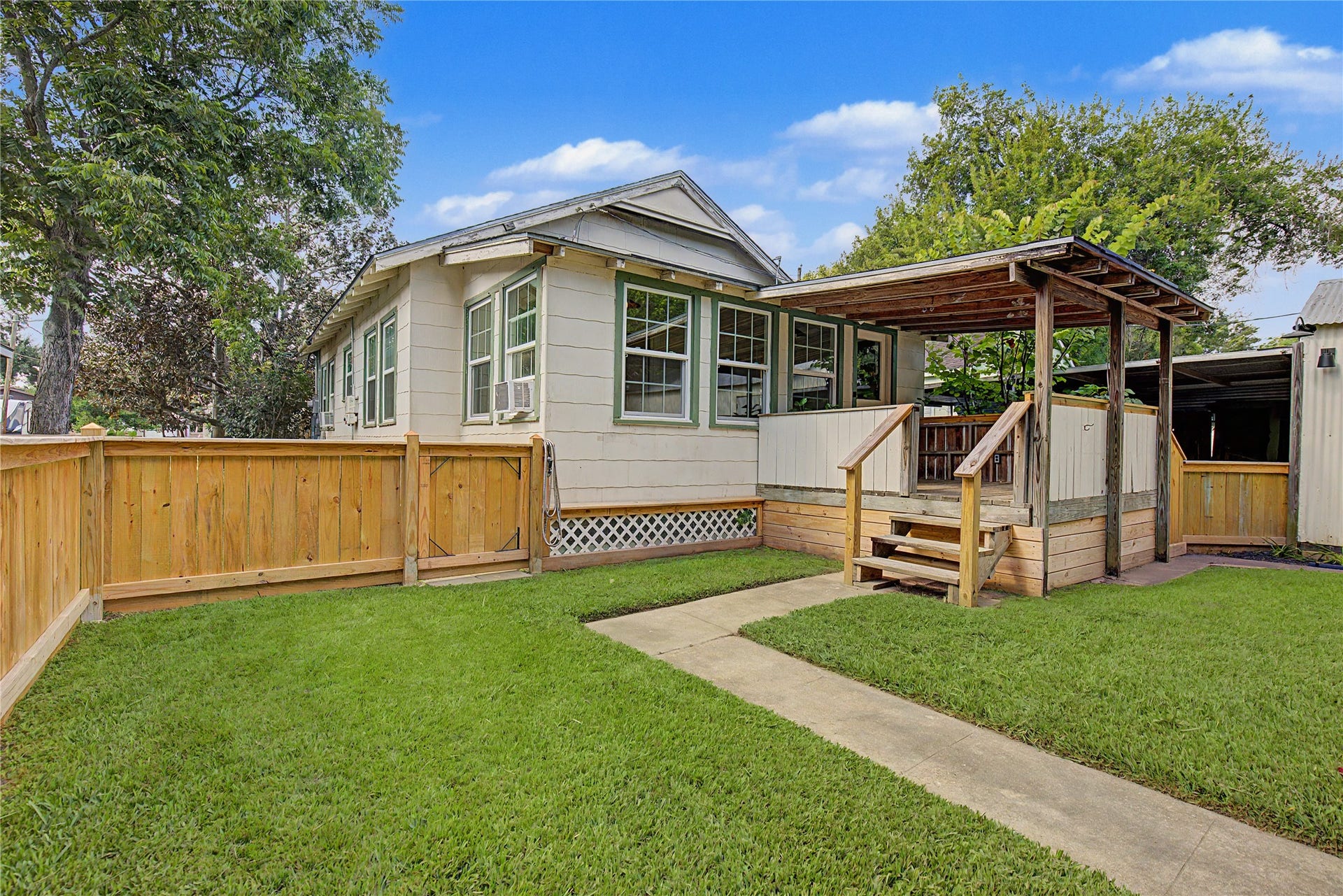 304 Foster Street, Tomball, TX 77375 304 Foster Street, Tomball, TX 77375