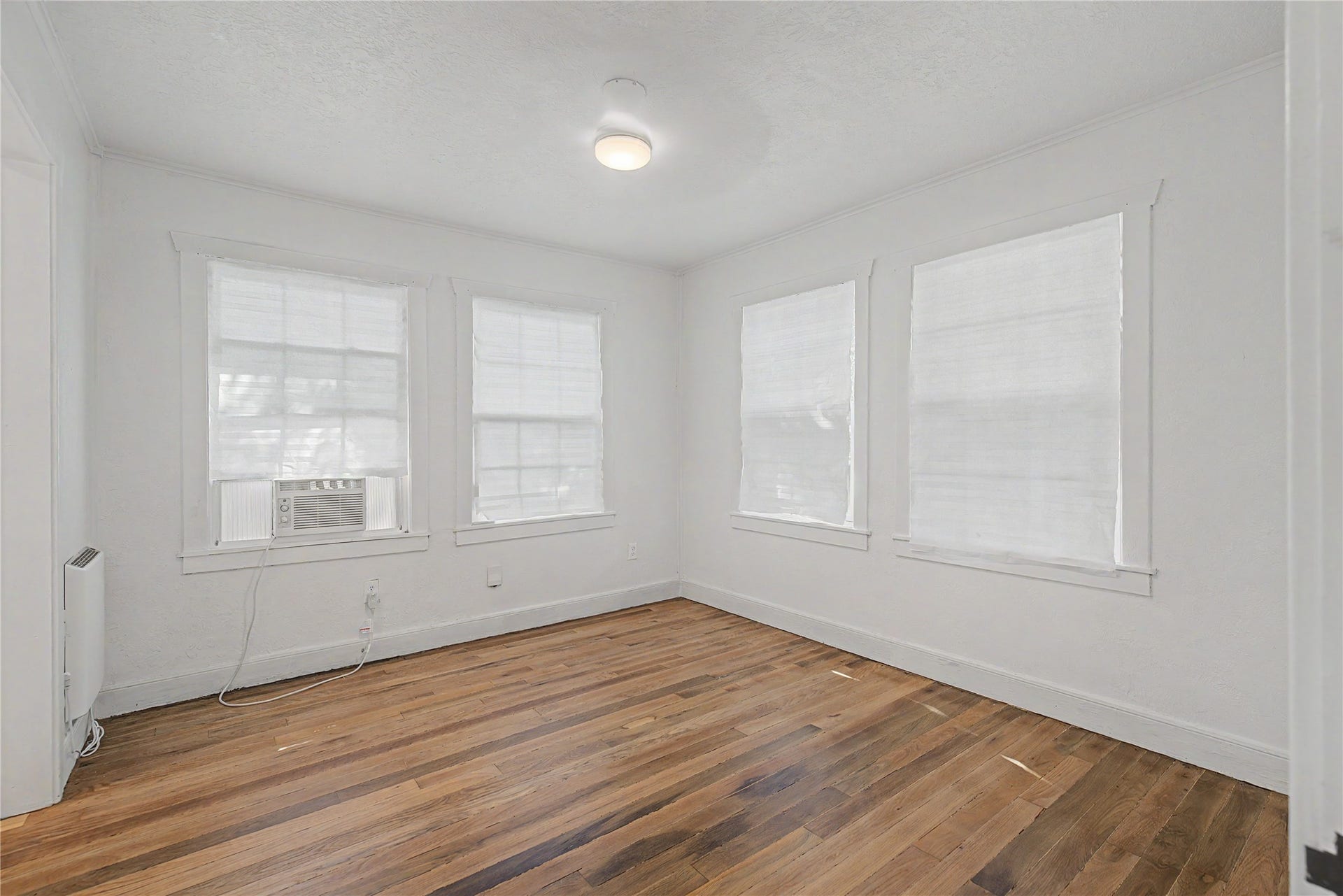 304 Foster Street, Tomball, TX 77375 304 Foster Street, Tomball, TX 77375