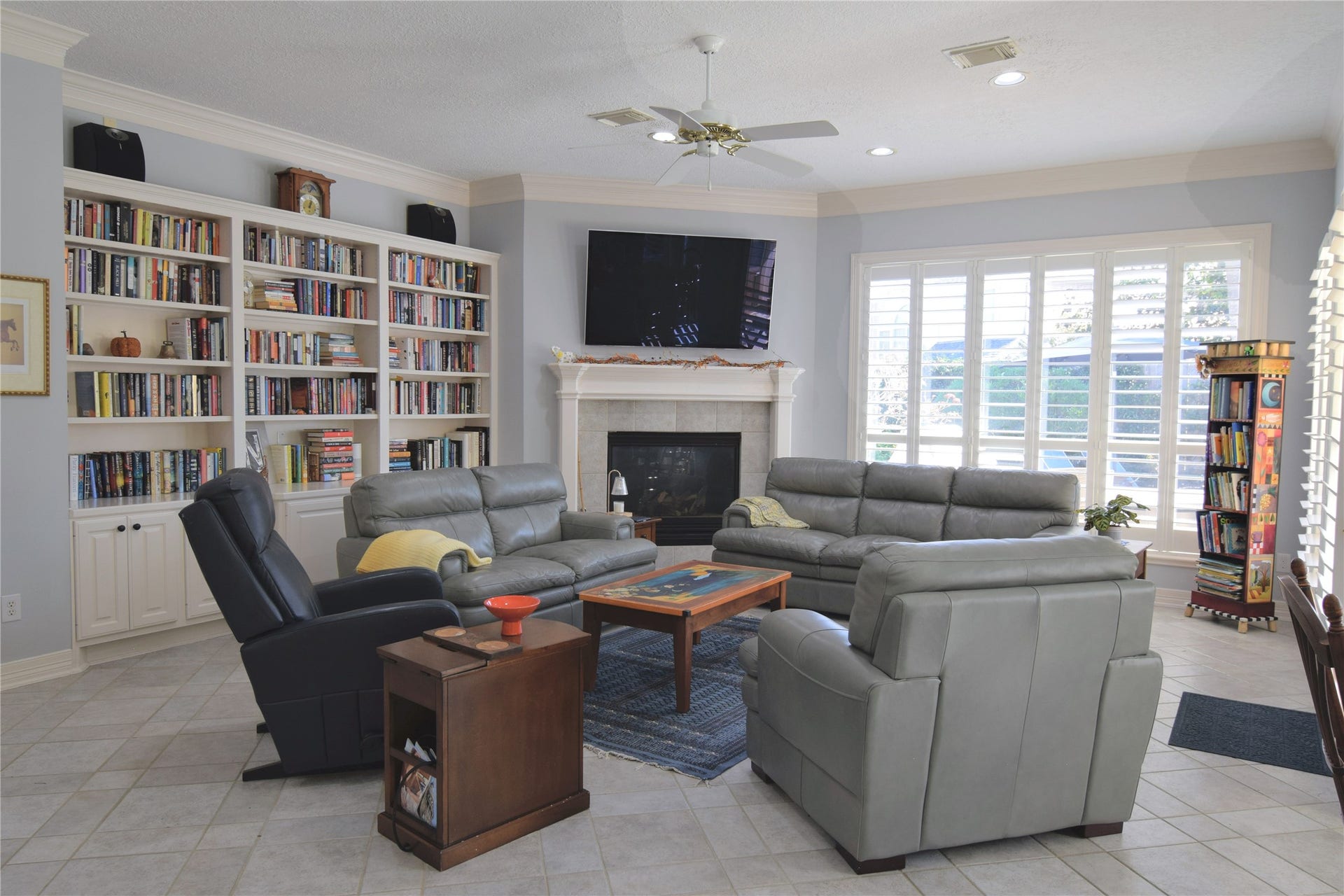 3010 Acorn Wood Way, Houston, TX 77059 Family Room