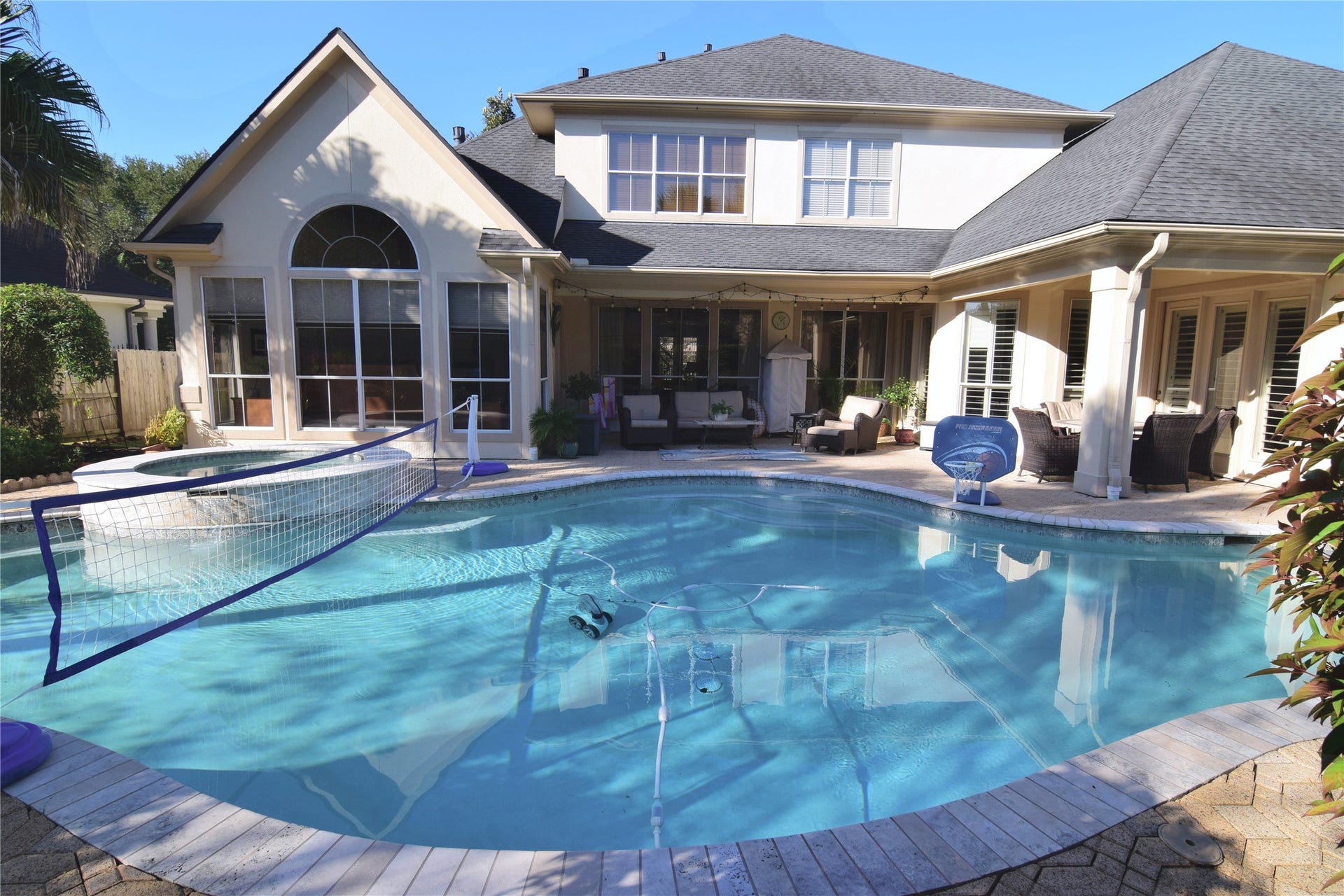 3010 Acorn Wood Way, Houston, TX 77059 Luxurious Pool