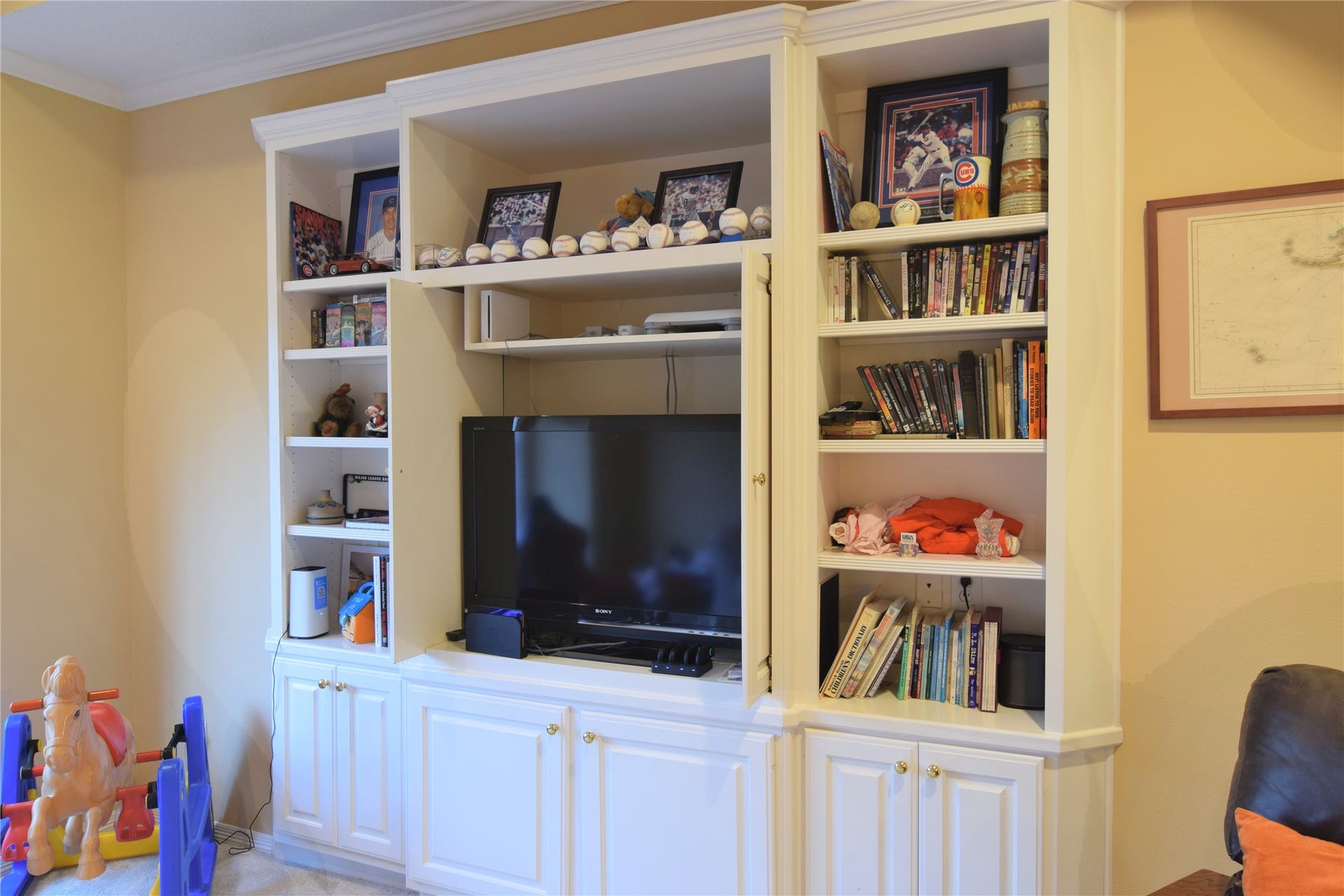 3010 Acorn Wood Way, Houston, TX 77059 Game Room Built-ins