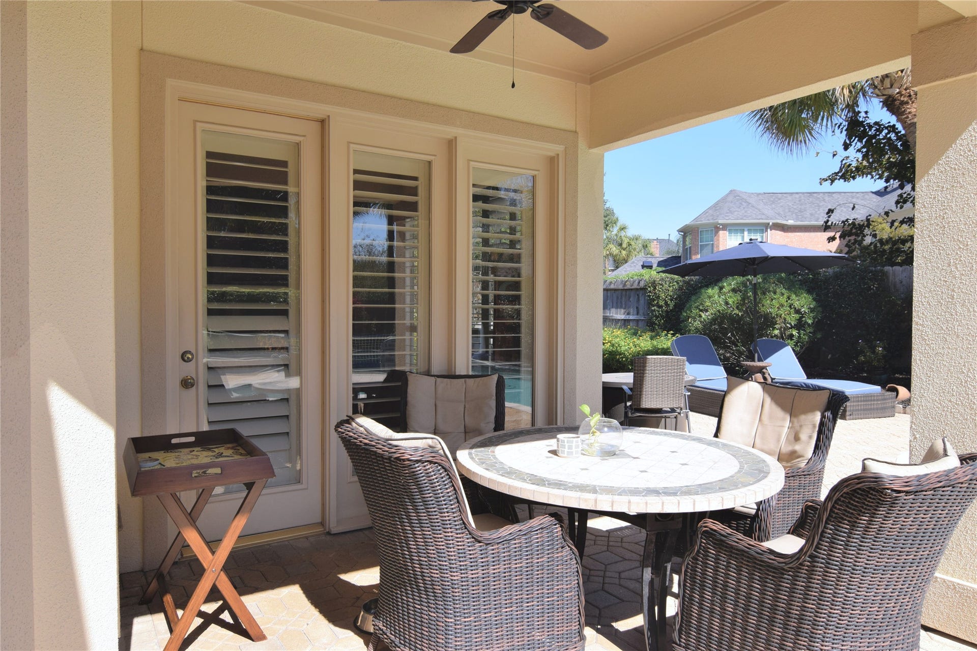 3010 Acorn Wood Way, Houston, TX 77059 Outdoor Eating Area