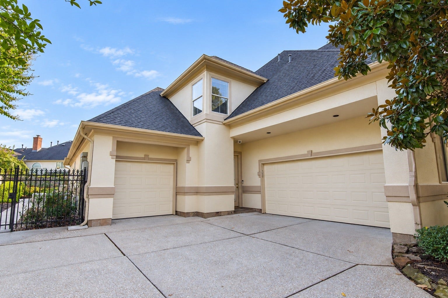 3010 Acorn Wood Way, Houston, TX 77059 3-Car Attached Garage
