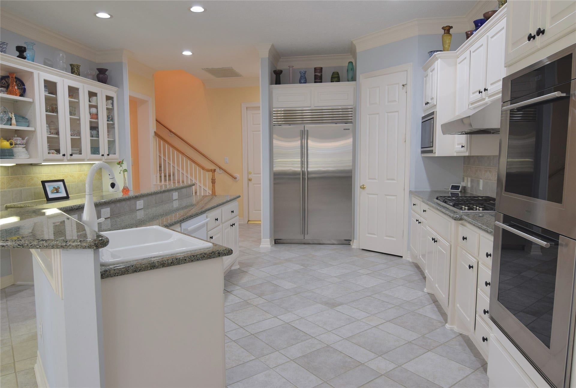 3010 Acorn Wood Way, Houston, TX 77059 Sub-Zero Fridge