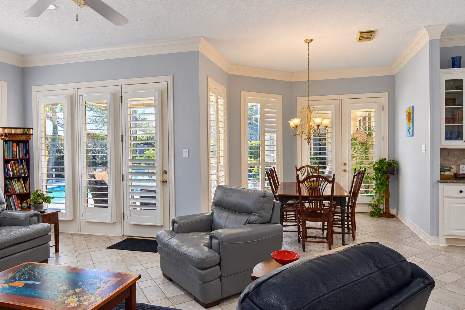 3010 Acorn Wood Way, Houston, TX 77059 Breakfast Area