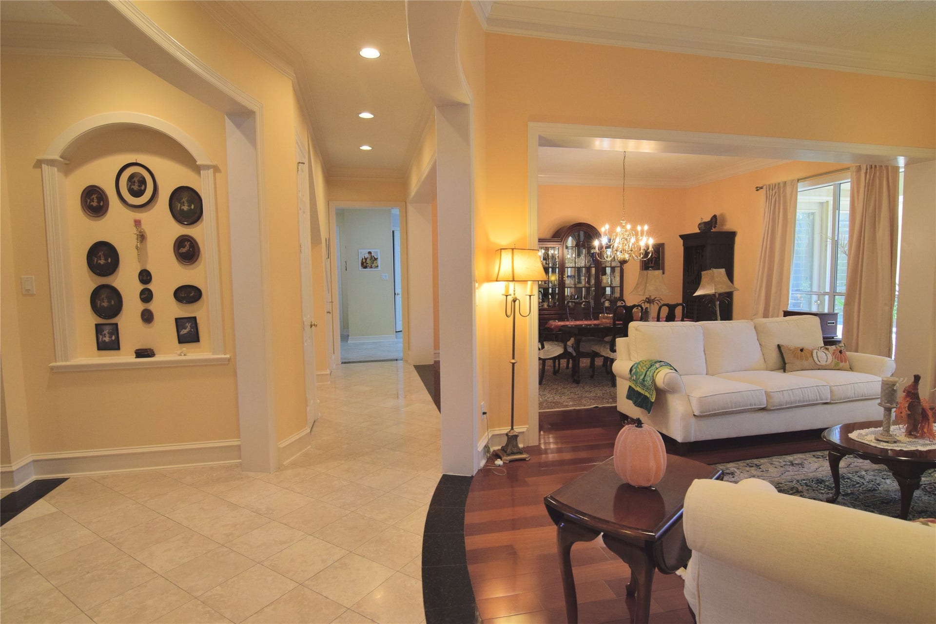 3010 Acorn Wood Way, Houston, TX 77059 Formal Living Flow