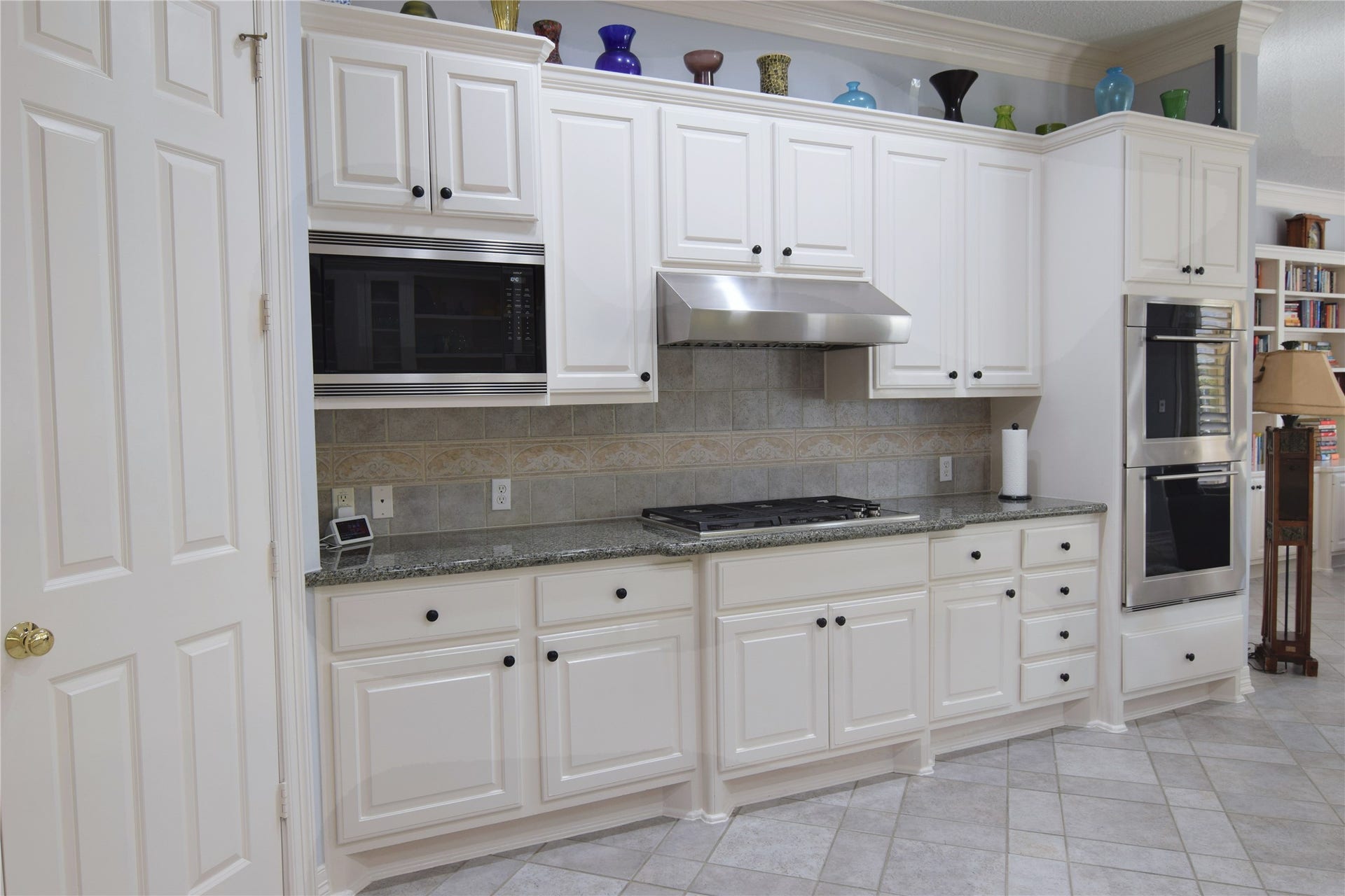 3010 Acorn Wood Way, Houston, TX 77059 Walk-in Pantry