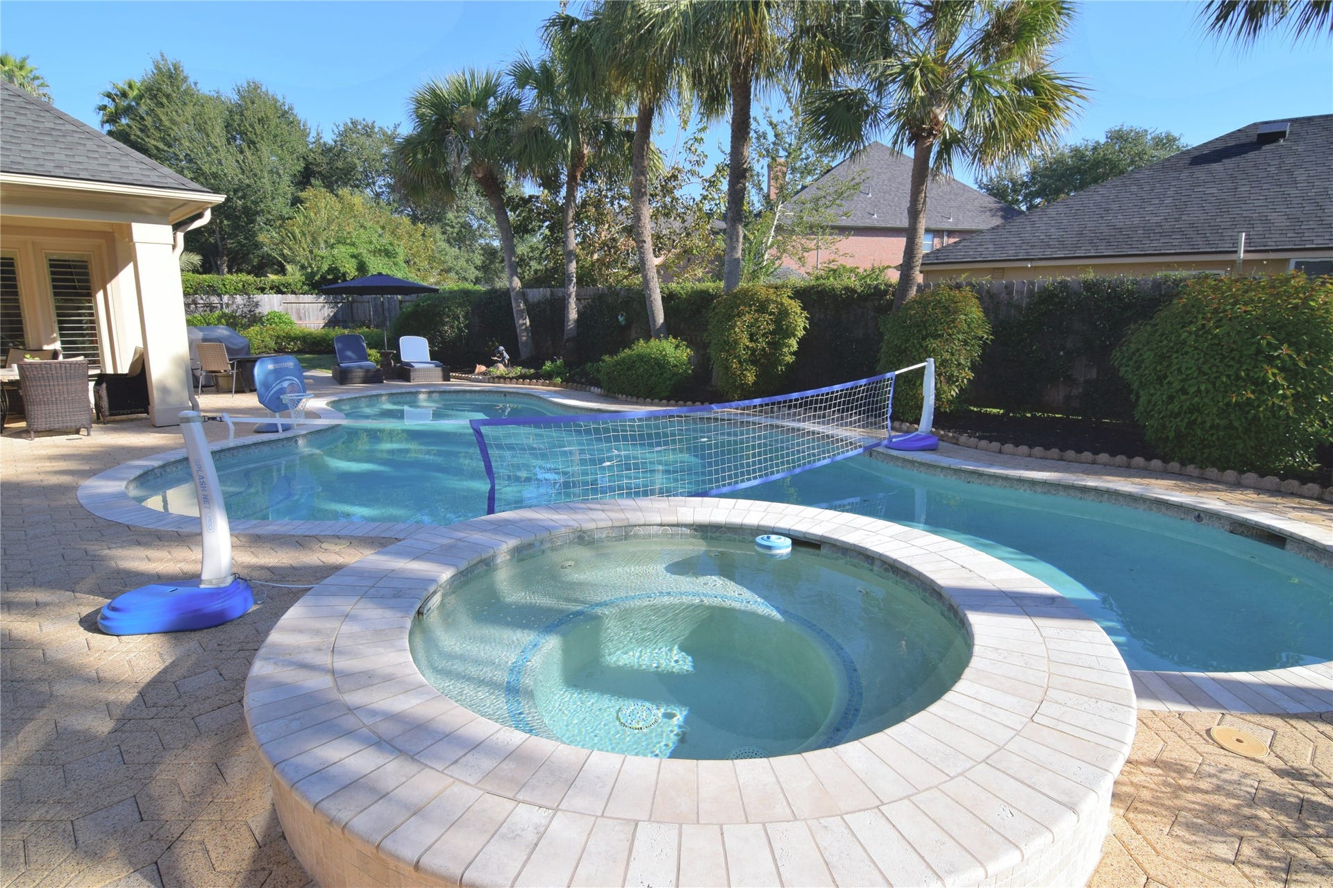 3010 Acorn Wood Way, Houston, TX 77059 Built-in Spa