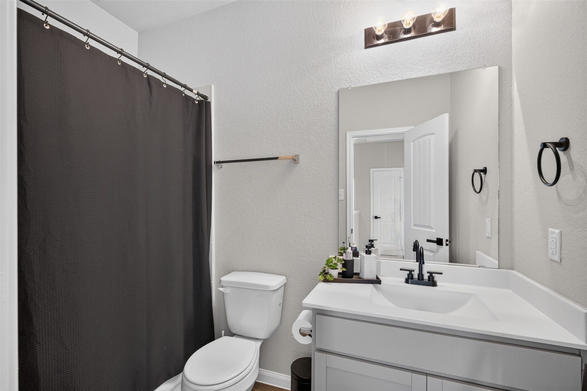 14040 Lamprey Drive, Conroe, TX 77384 14040 Lamprey Drive, Conroe, TX 77384