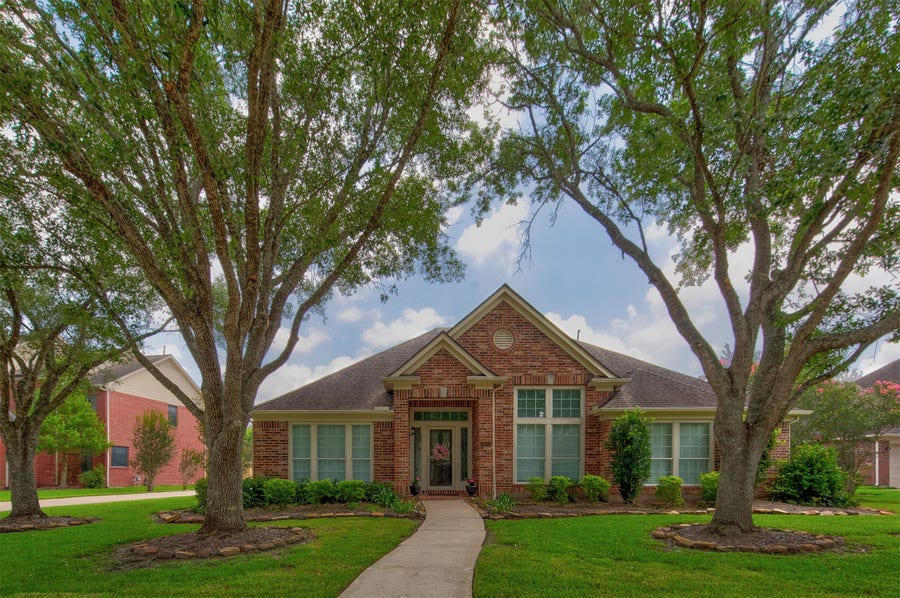 Property photo for 2901 Harvest Hill Drive, Friendswood, TX