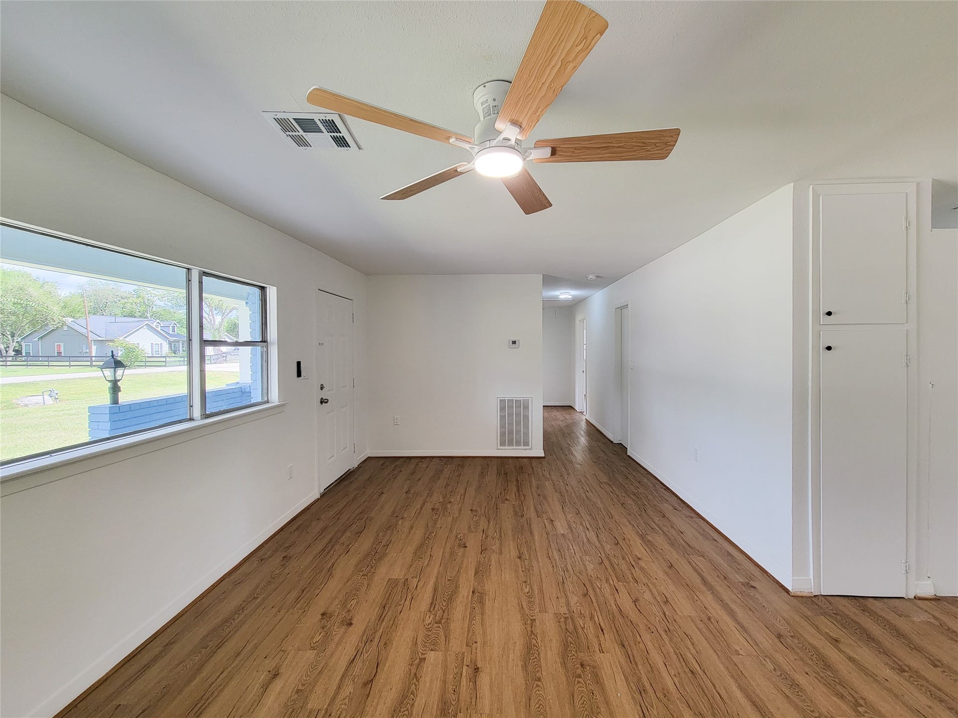2605 W Dumble Street, Alvin, TX 77511 Experience the perfect blend of modern elegance and comfort in this bright, airy living space, showcasing sleek hardwood floors, a stylish ceiling fan, and large windows that flood the room with natural light.