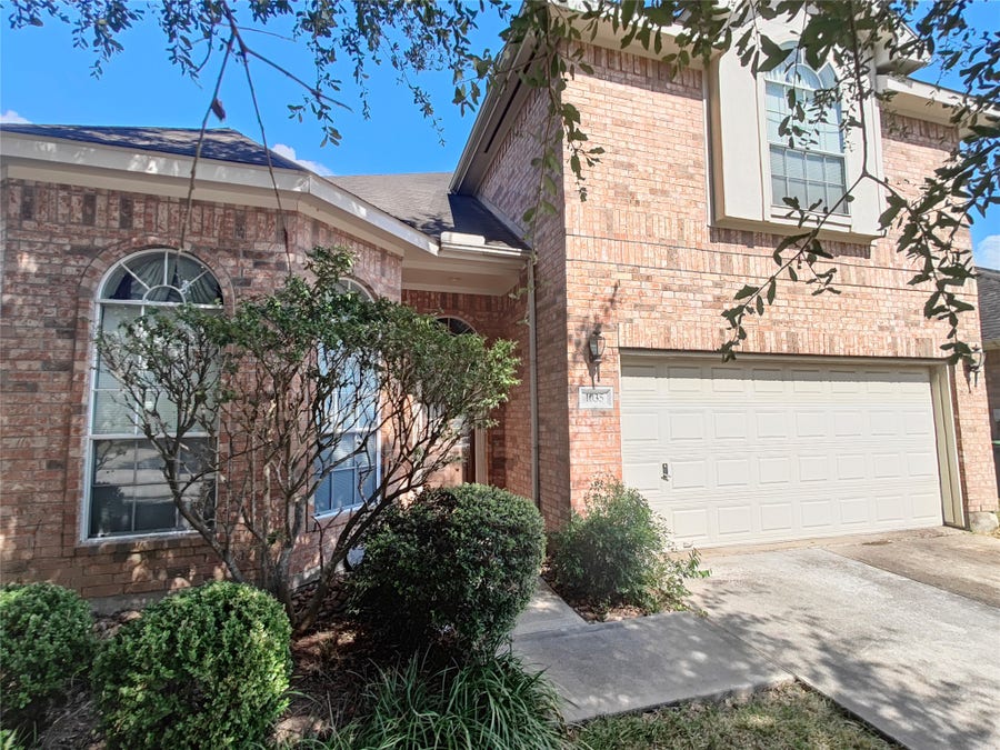 Property photo for 1035 Sussex Trail, Pearland, TX