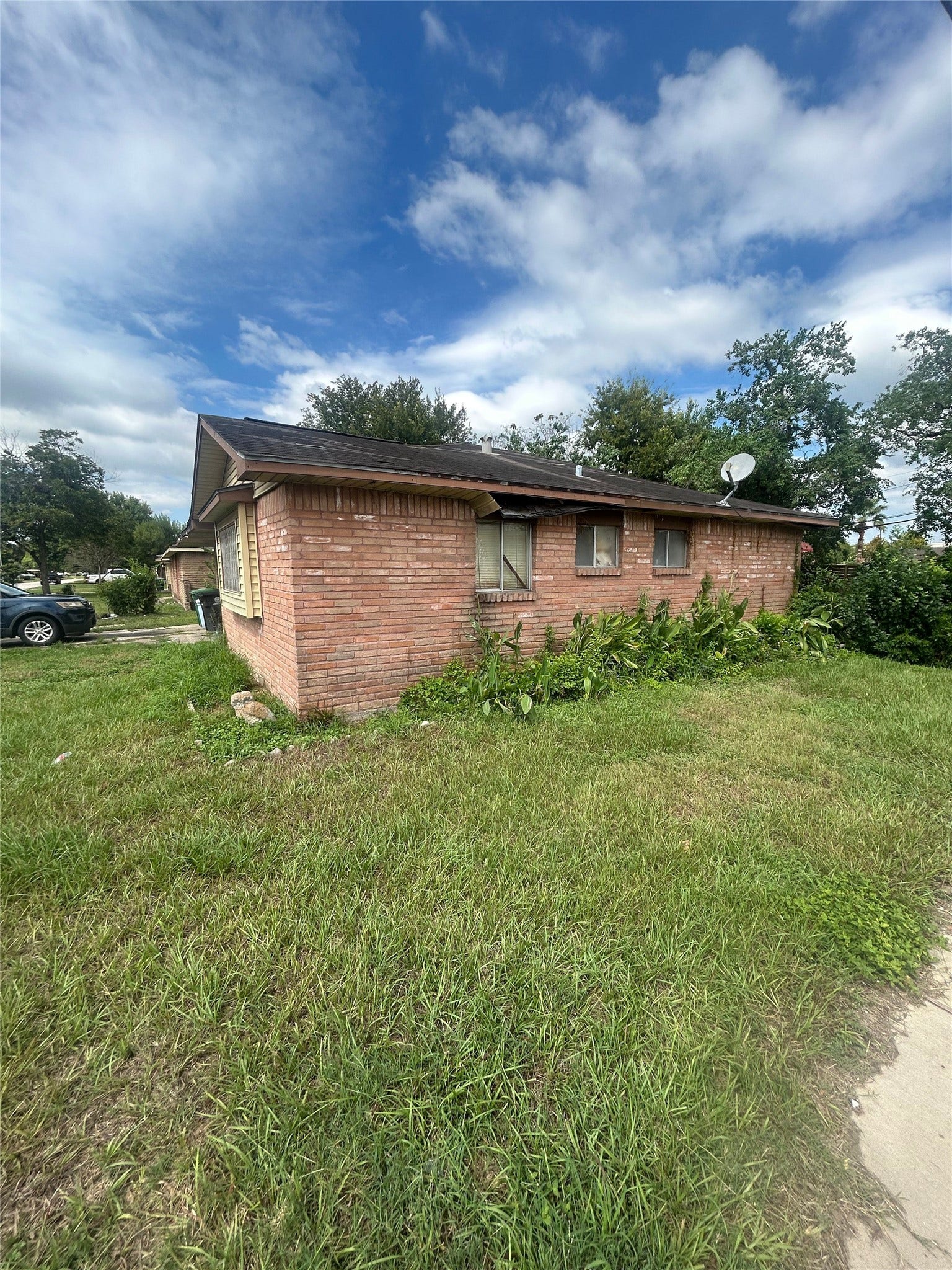 5502 Maywood Dr, Houston, TX 77053 5502 Maywood Dr, Houston, TX 77053