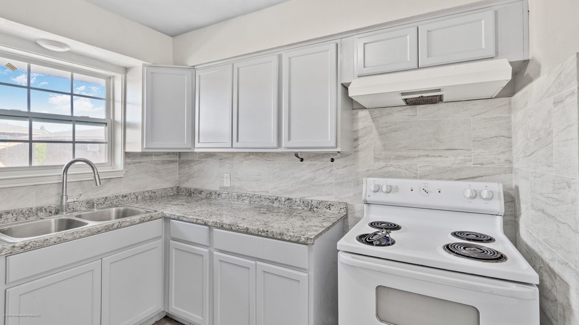 8001 South Loop E, #116, Houston, TX 77012 Updated Kitchen with Stove and Vent Hood