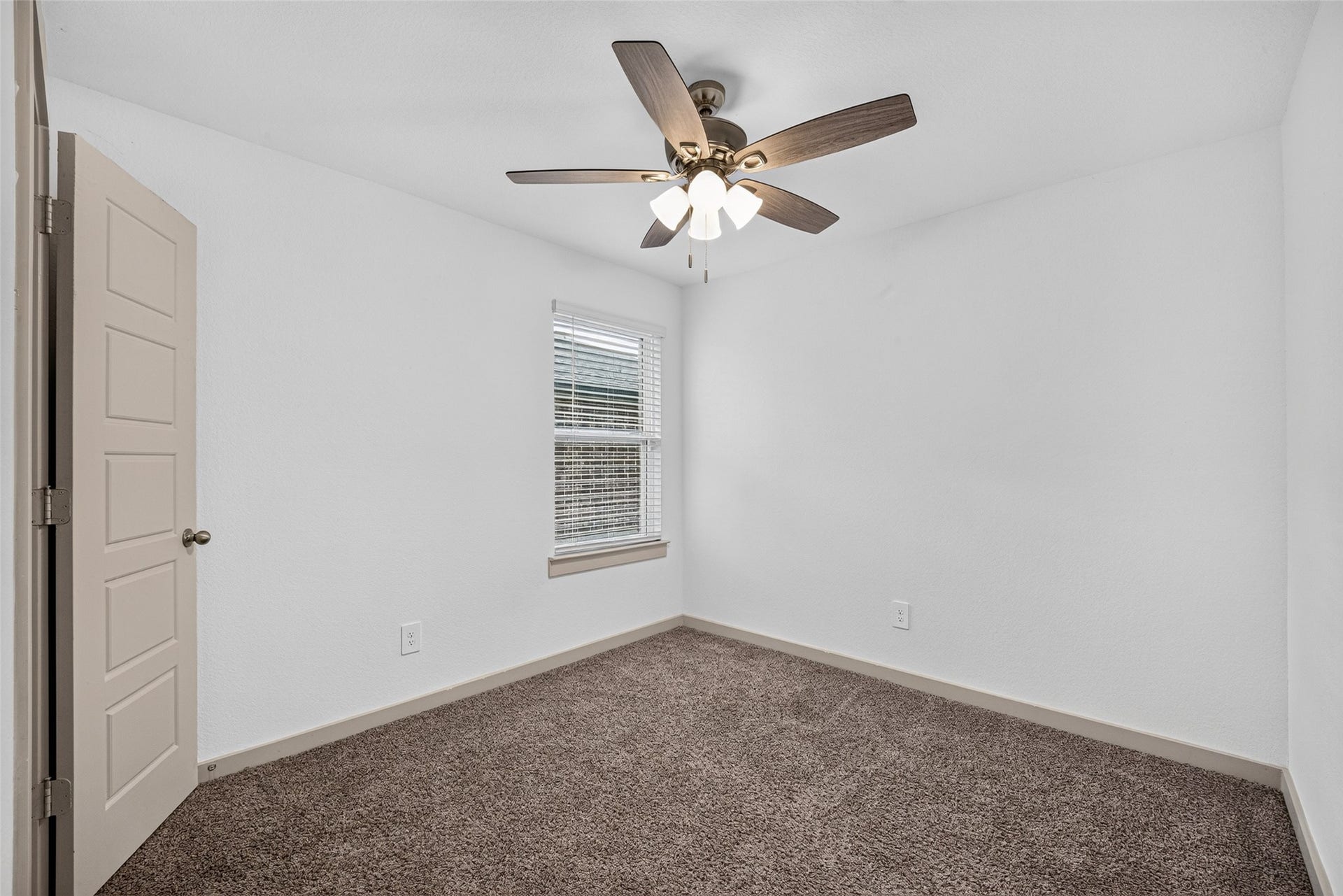 711 Boer Plains Drive, Rosharon, TX 77583