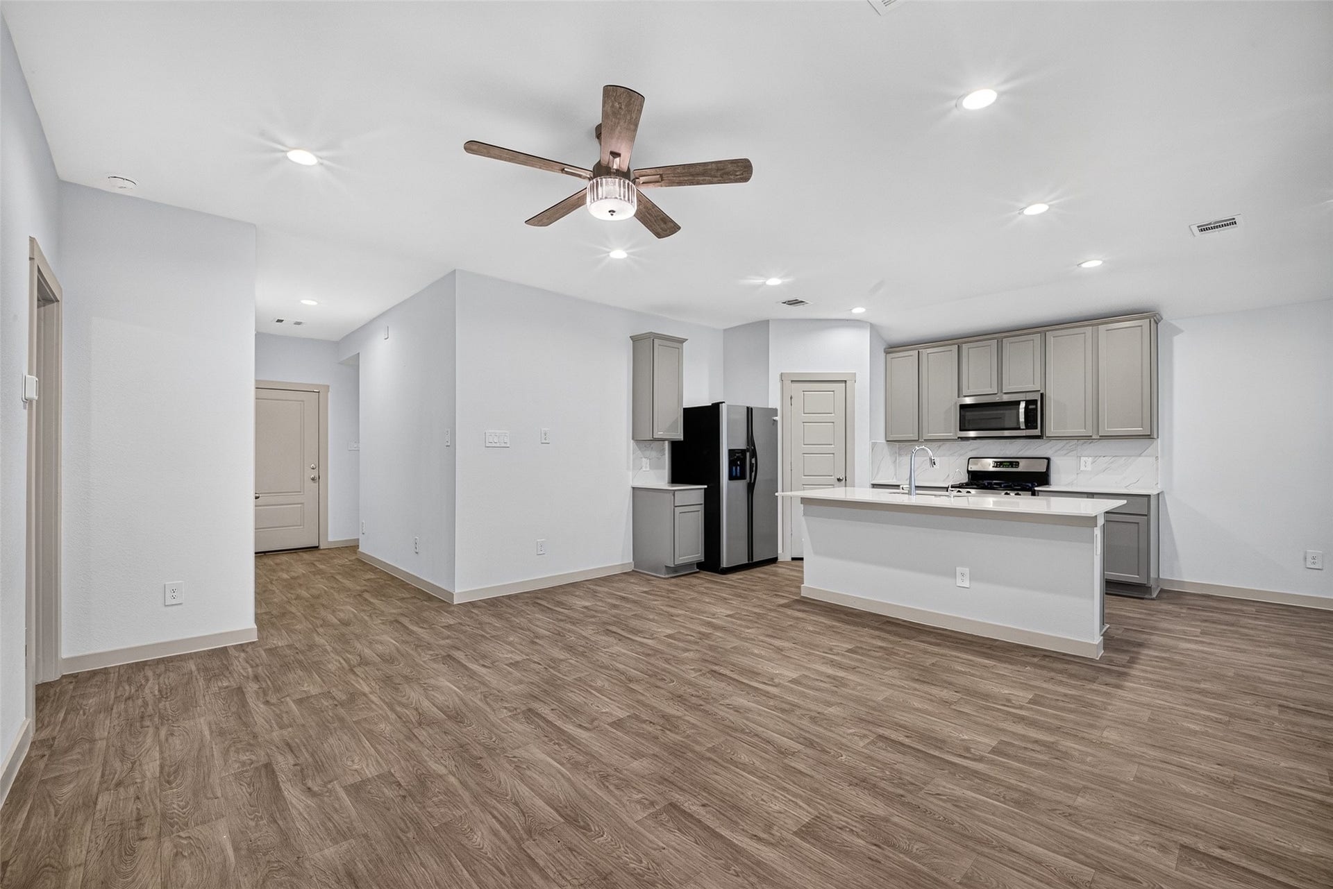 711 Boer Plains Drive, Rosharon, TX 77583