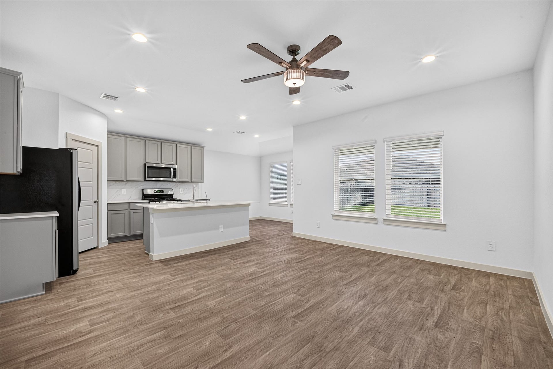 711 Boer Plains Drive, Rosharon, TX 77583