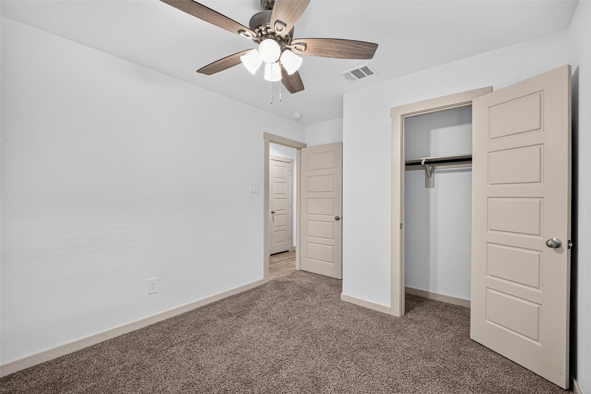 711 Boer Plains Drive, Rosharon, TX 77583