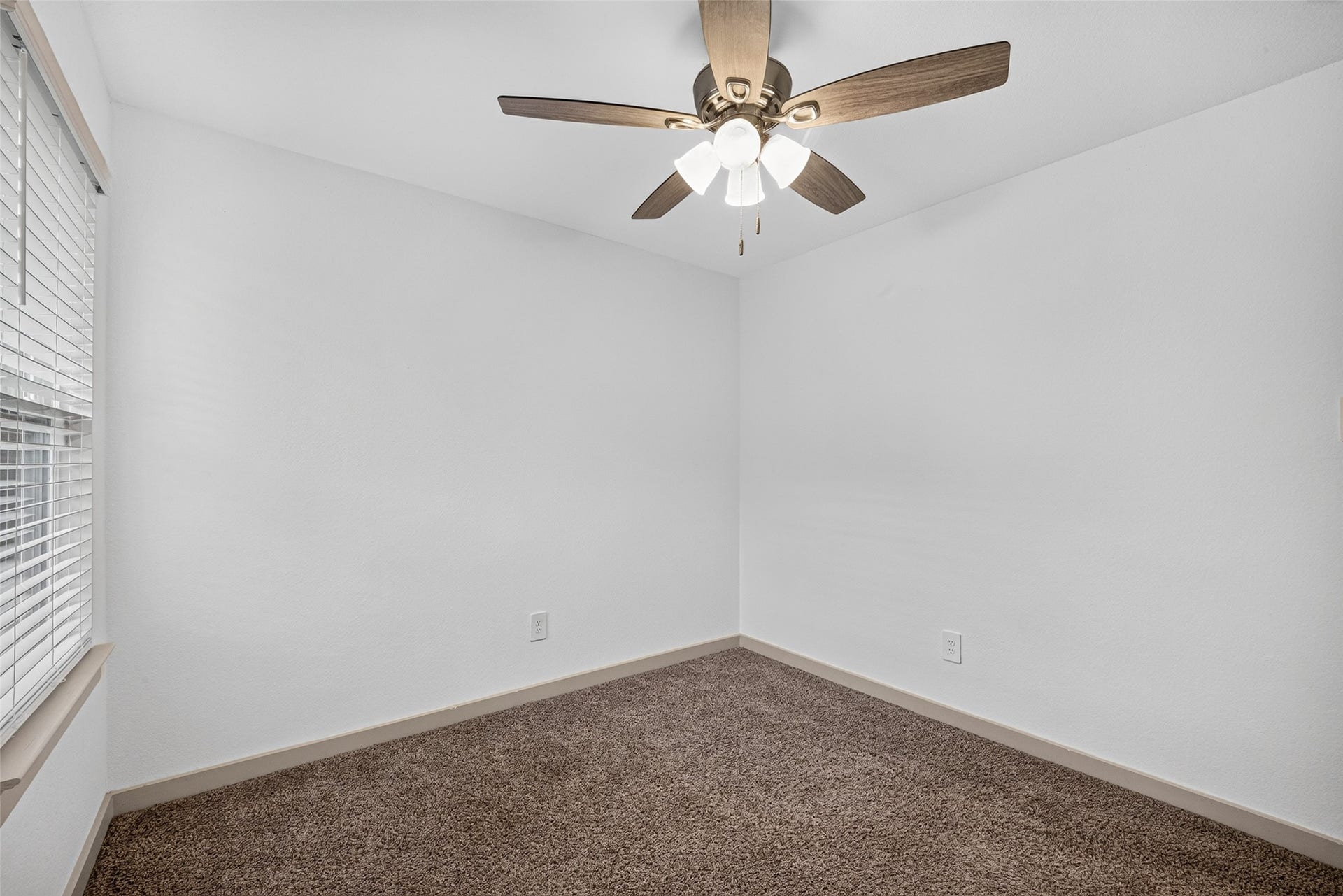 711 Boer Plains Drive, Rosharon, TX 77583