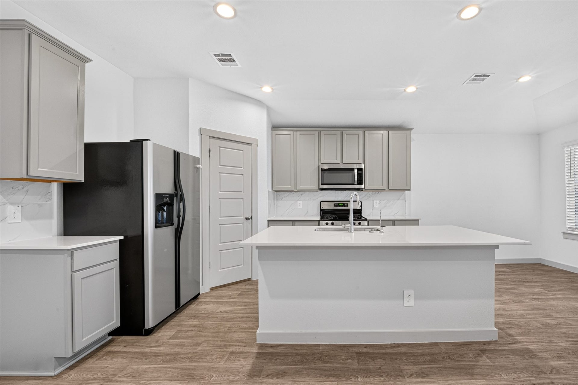 711 Boer Plains Drive, Rosharon, TX 77583