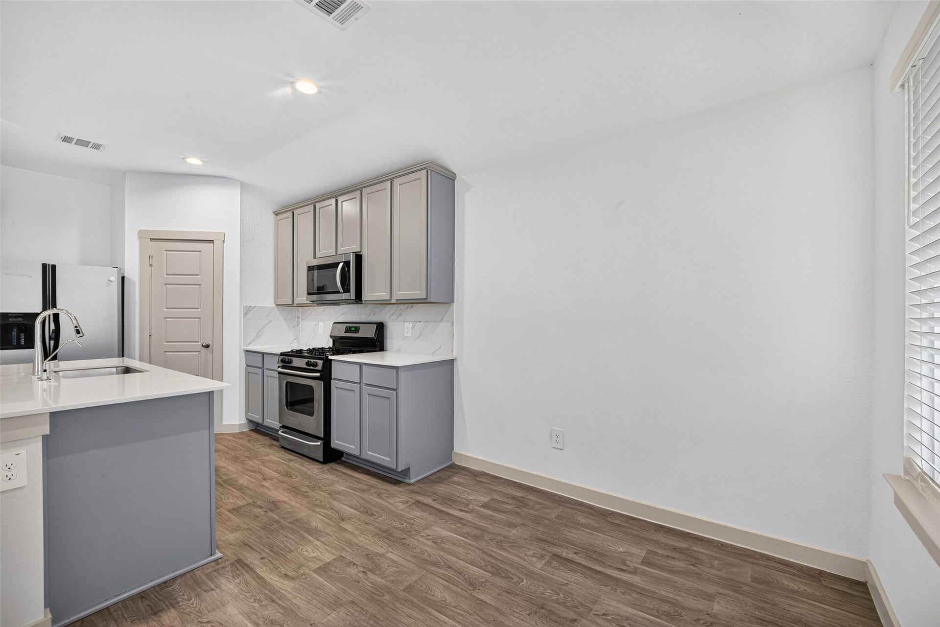 711 Boer Plains Drive, Rosharon, TX 77583