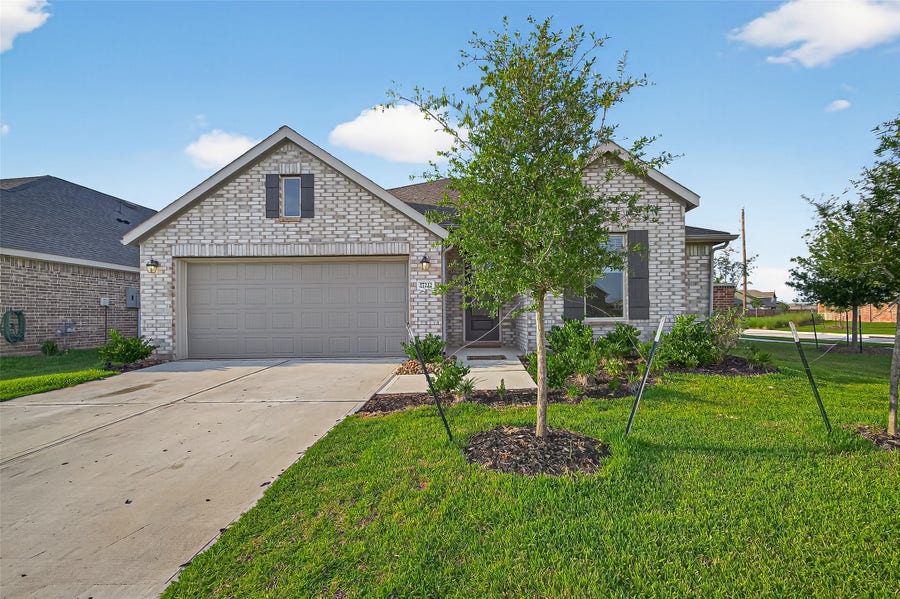 Property photo for 27222 Woodridge Glen Drive, Katy, TX