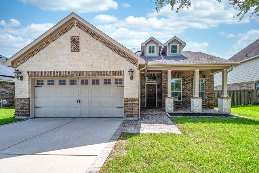 Property photo for 2813 Lost Maples Drive, Pearland, TX