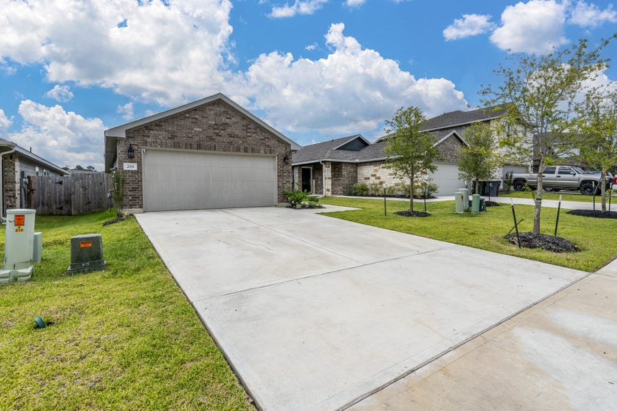Property photo for 219 Charles Ridge Drive, Conroe, TX