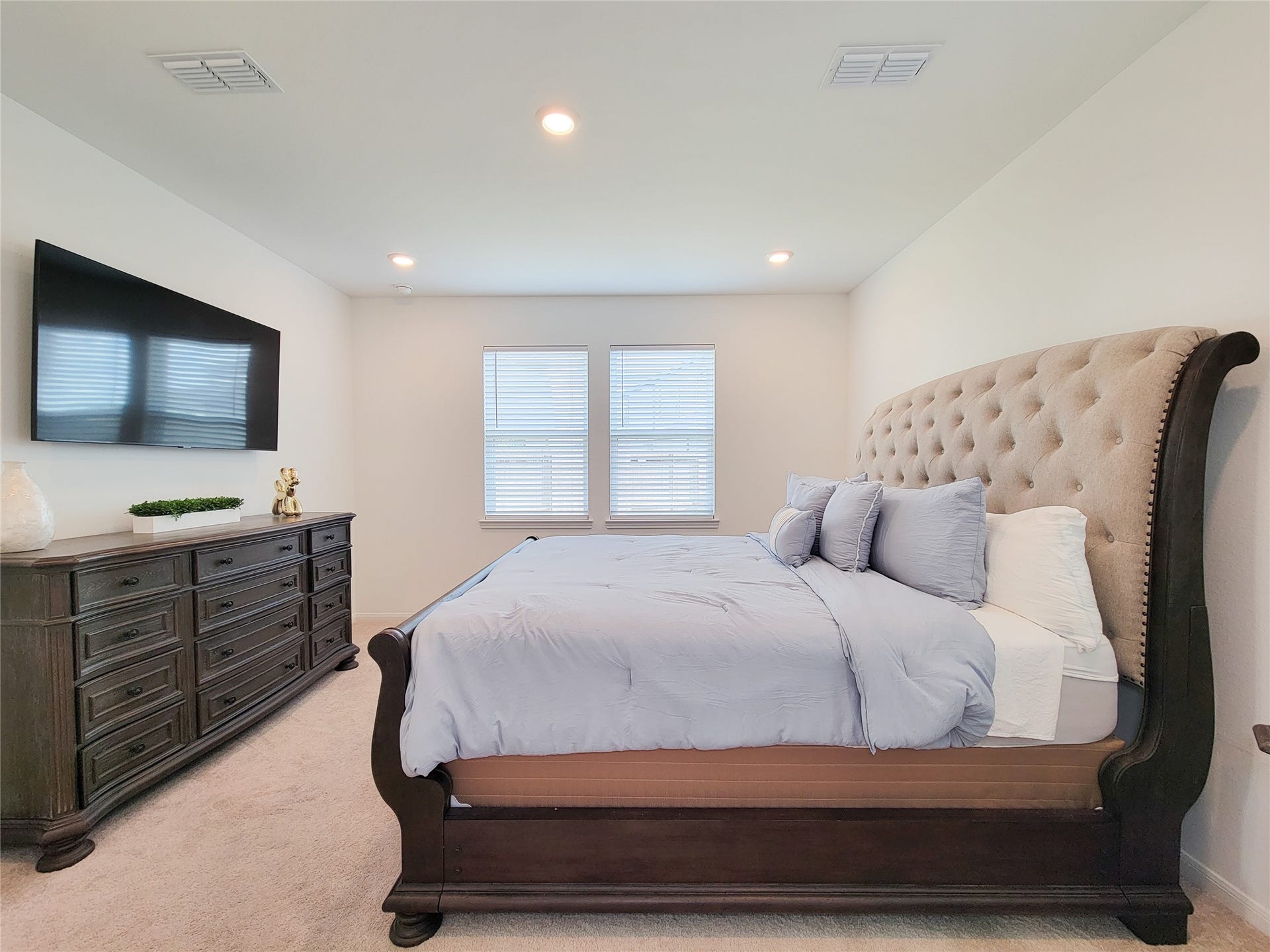 2719 Forest Retreat Lane, Missouri City, TX 77489 A spacious bedroom with neutral colors creates a serene atmosphere.