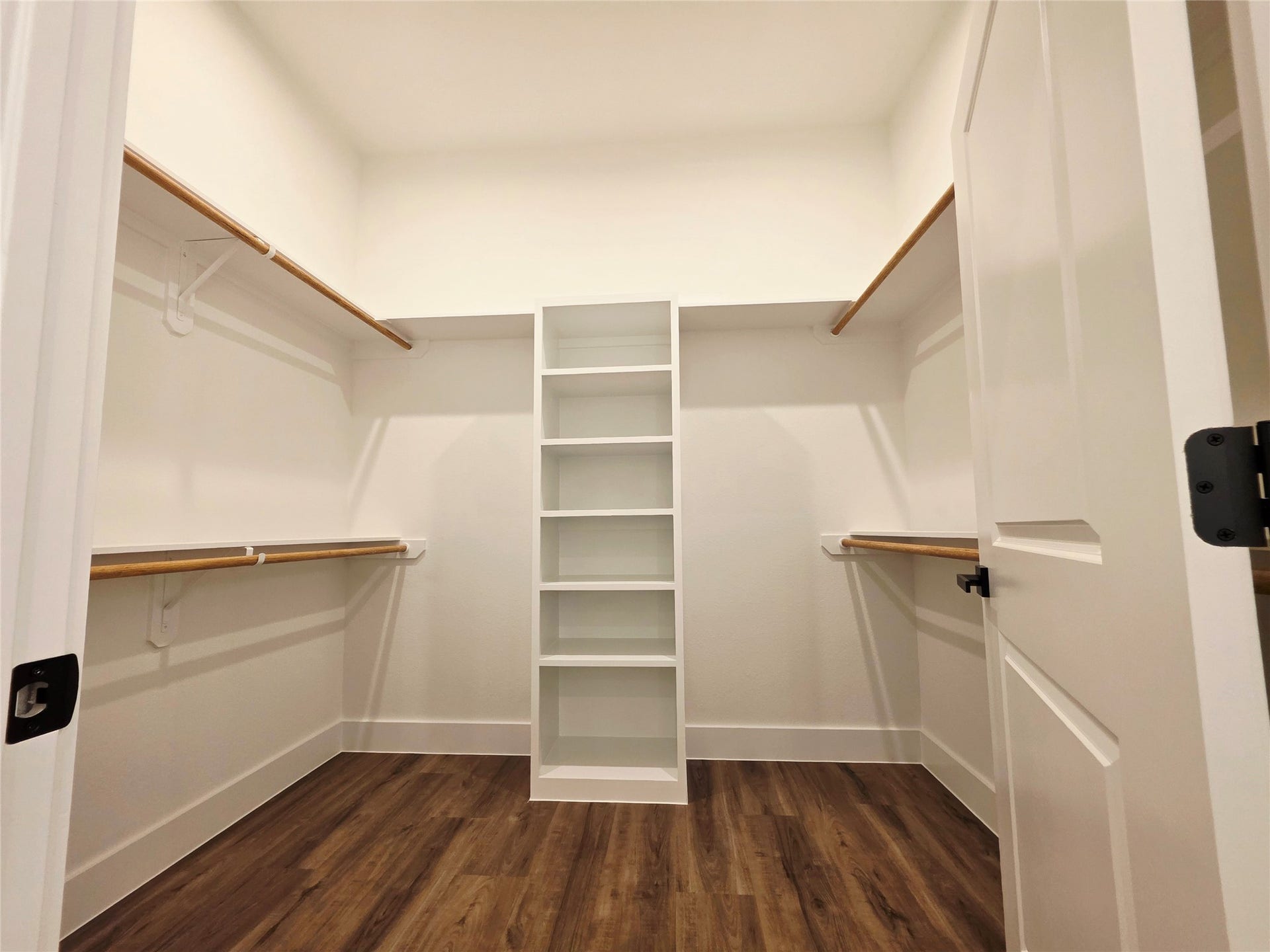 126 Antelope Drive, Crosby, TX 77532 Large Walk-in for Primary bedroom
