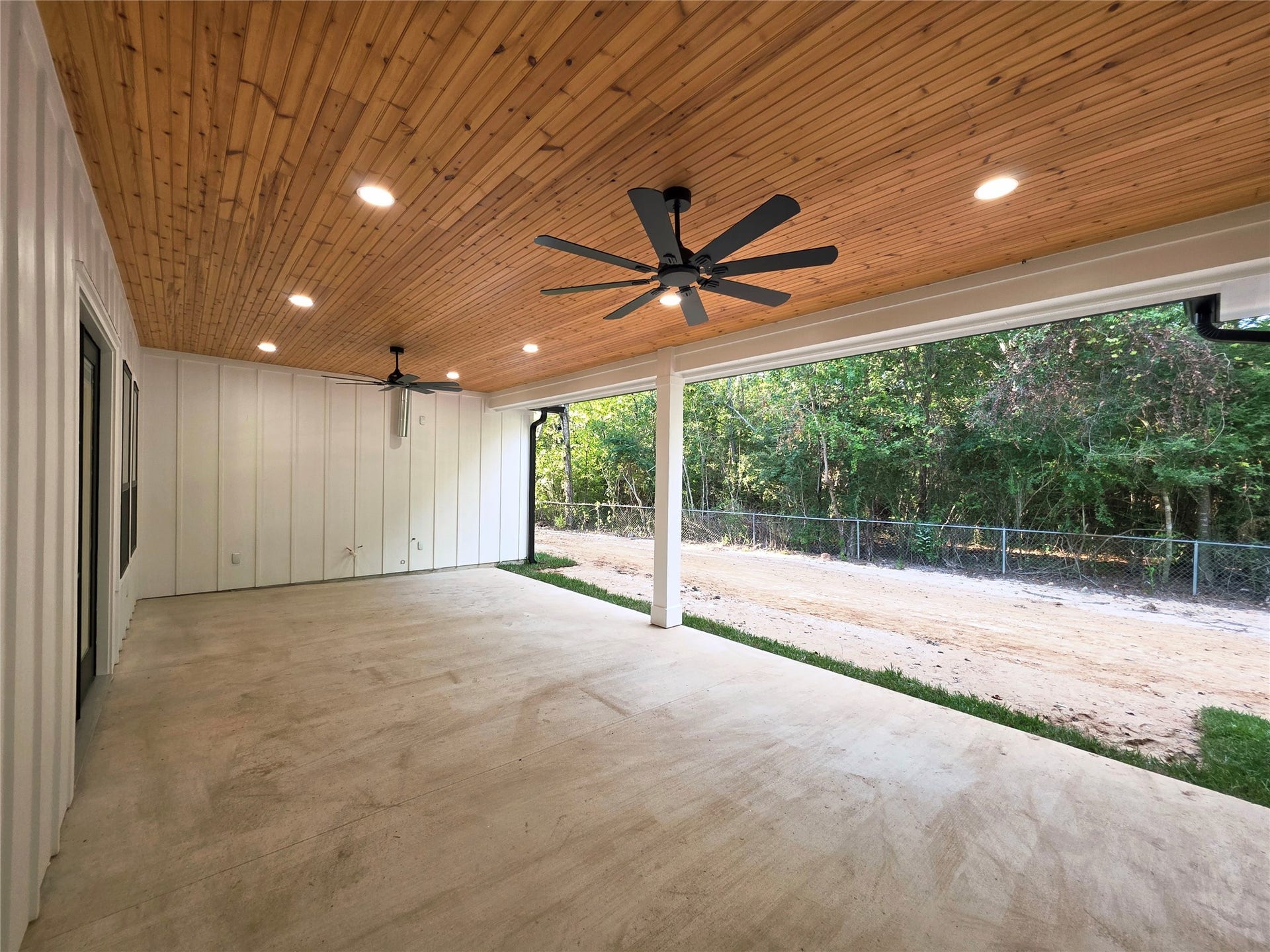 126 Antelope Drive, Crosby, TX 77532 Stained tongue-and-groove ceiling