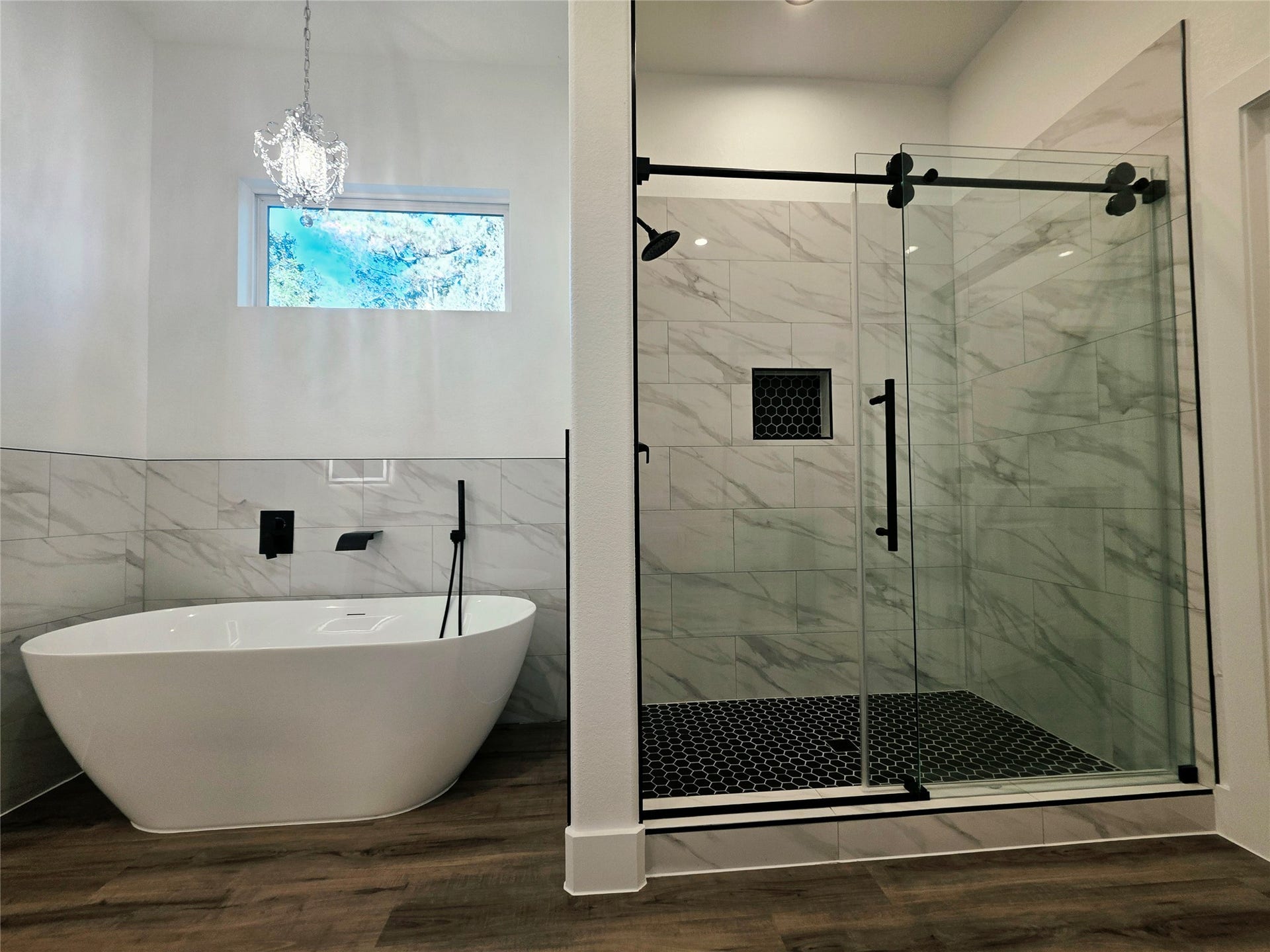 126 Antelope Drive, Crosby, TX 77532 Large walk-in Shower