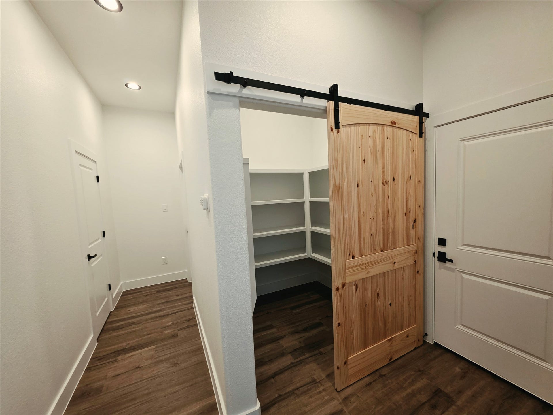 126 Antelope Drive, Crosby, TX 77532 Large Walk-in Pantry