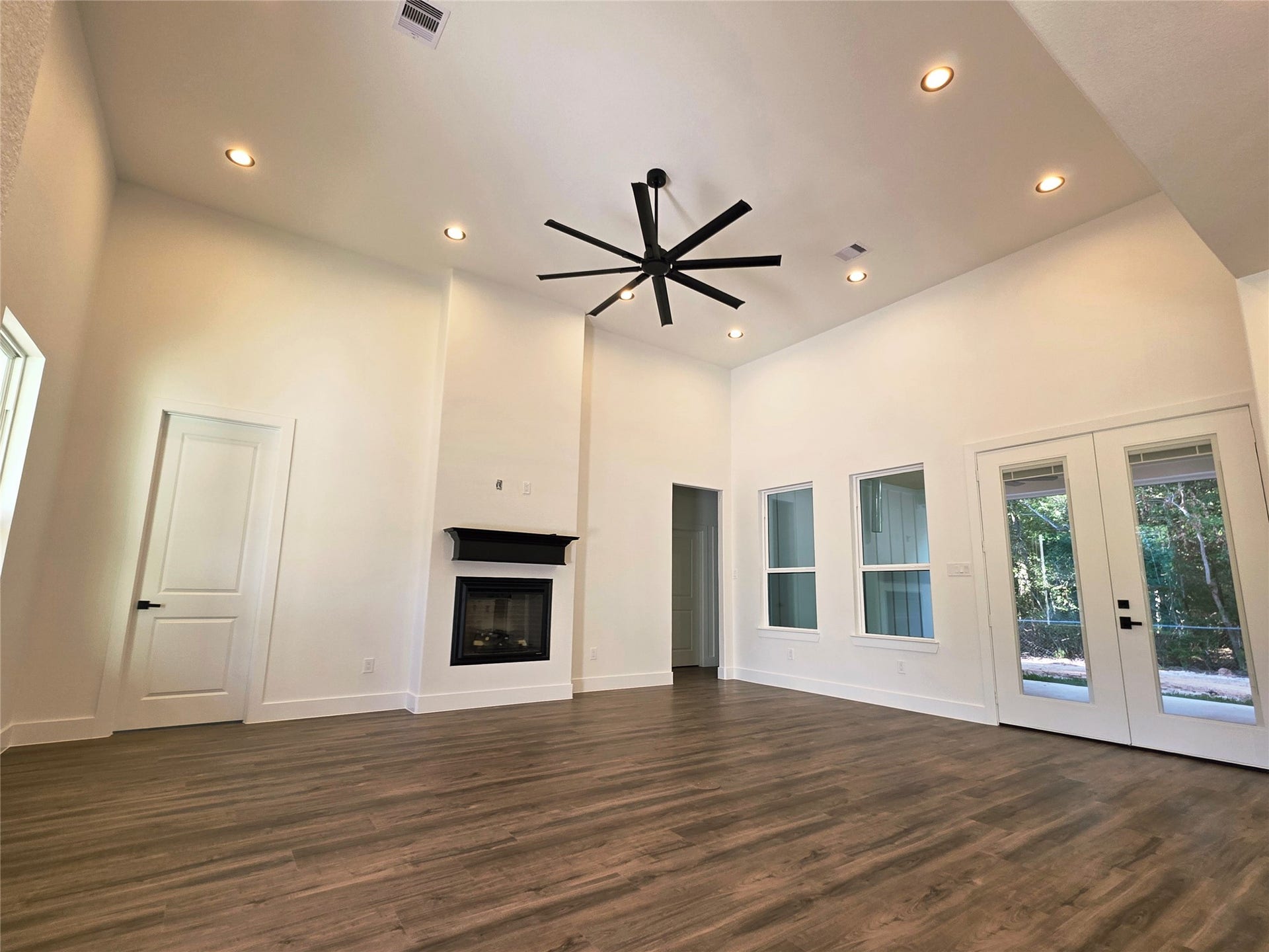 126 Antelope Drive, Crosby, TX 77532 Picture windows allows for great view & natural lighting