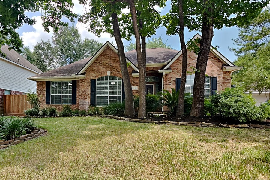 Property photo for 2922 Maple Bend Drive, Houston, TX