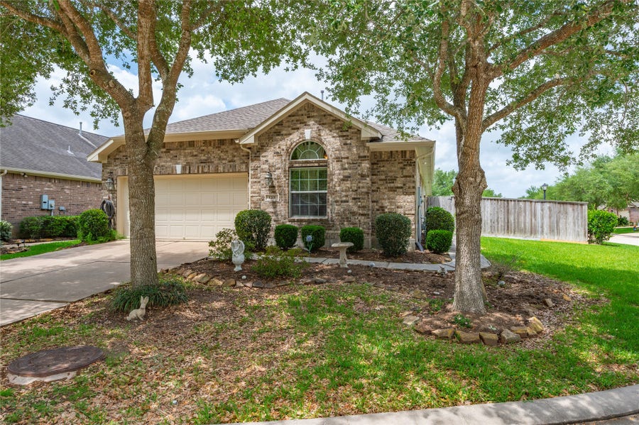 Property photo for 1201 N Riviera Circle, Pearland, TX