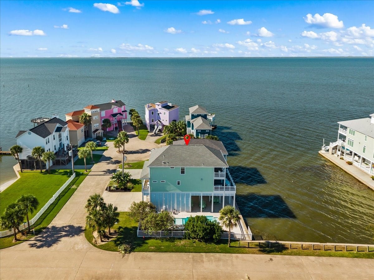 3728 Sabrina, Galveston, TX 77554 Y'all!