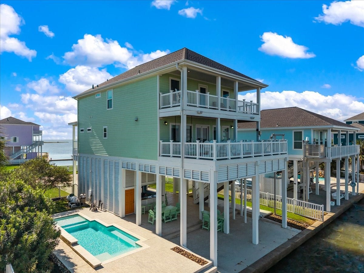 3728 Sabrina, Galveston, TX 77554 This is what Costal Living is meant to be!