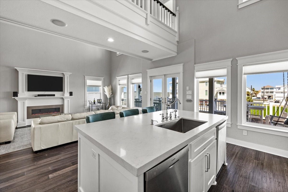 3728 Sabrina, Galveston, TX 77554 2 dishwashers