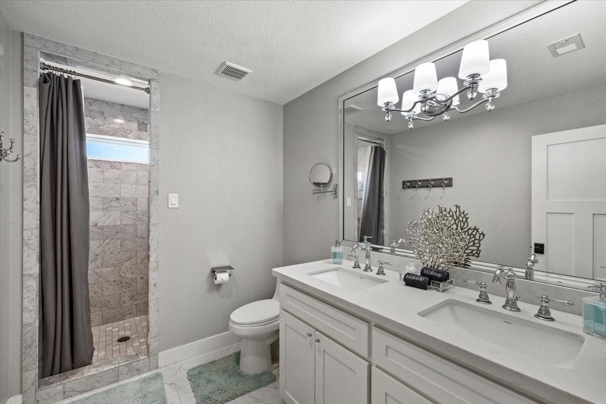3728 Sabrina, Galveston, TX 77554 Hallway bath